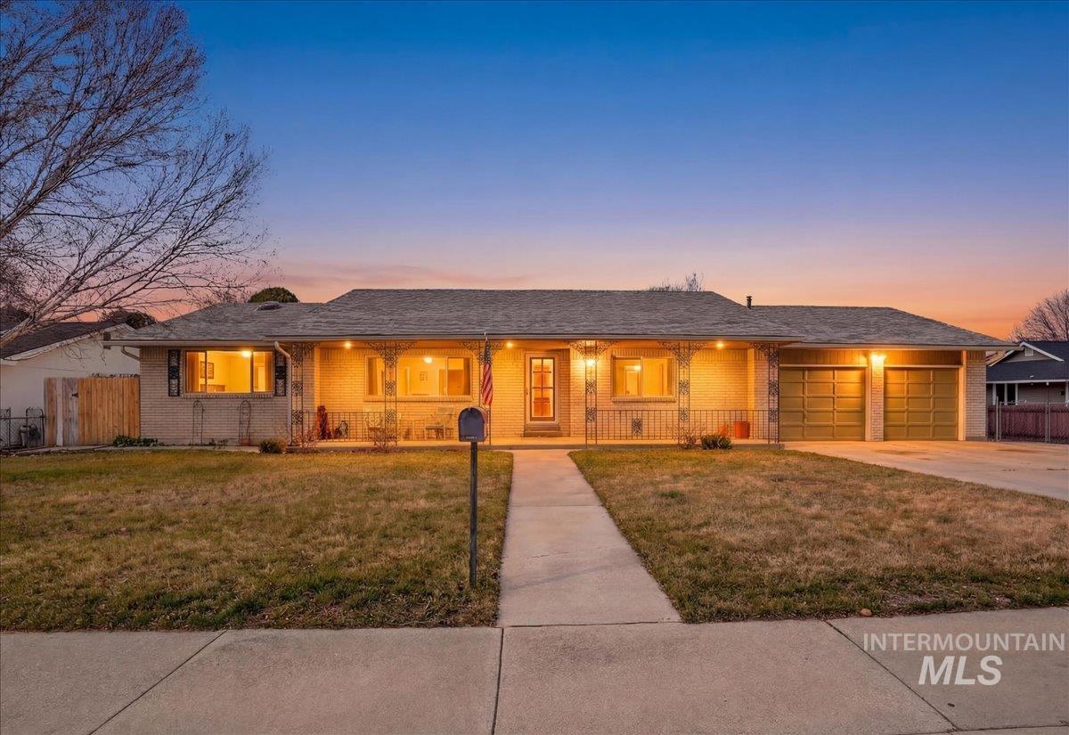 1933 N Blossom Pl, Meridian, Idaho 83646, 6 Bedrooms, 2.5 Bathrooms, Residential For Sale, Price $600,000,MLS 98977864