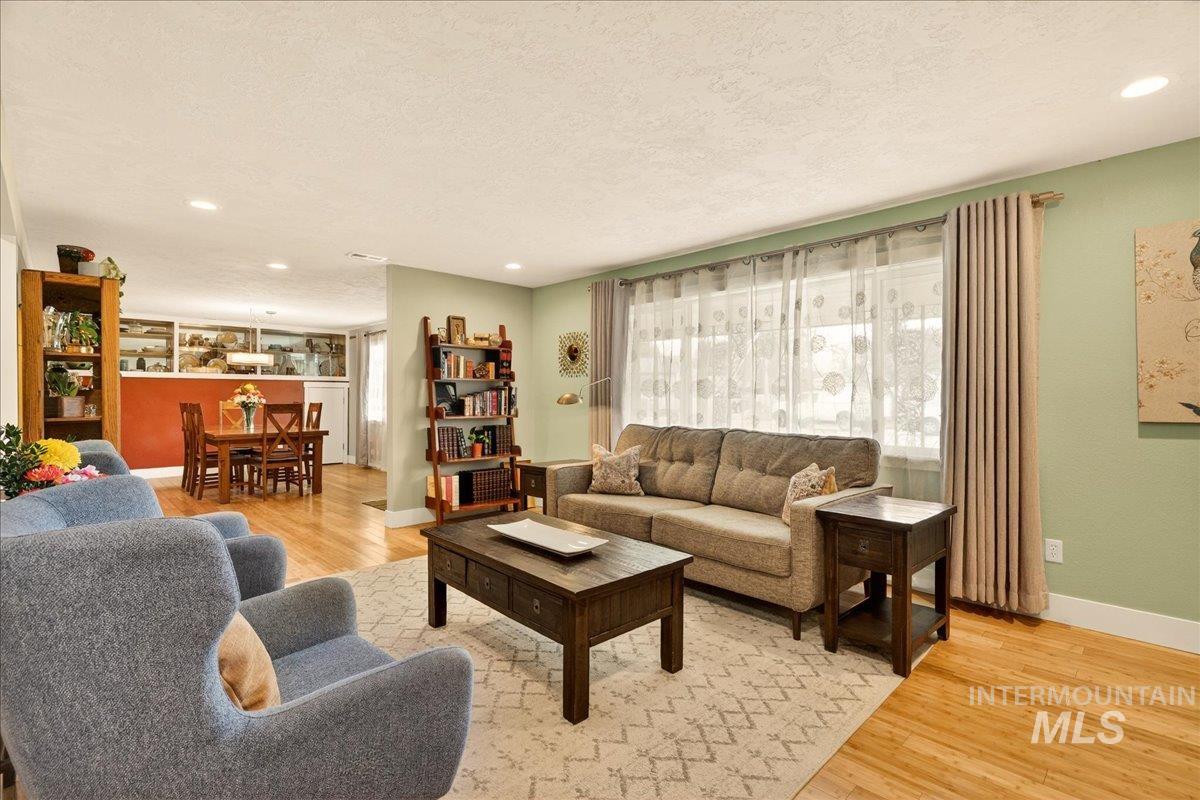 1933 N Blossom Pl, Meridian, Idaho 83646, 6 Bedrooms, 2.5 Bathrooms, Residential For Sale, Price $600,000,MLS 98977864