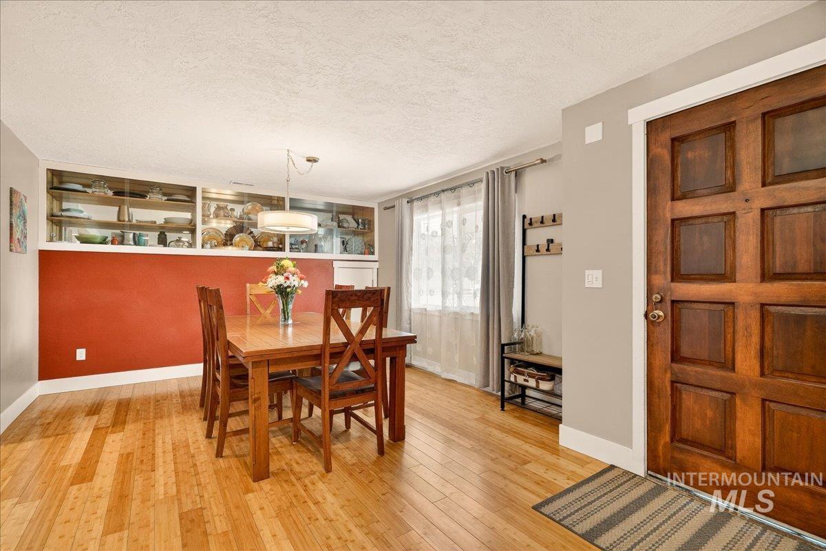 1933 N Blossom Pl, Meridian, Idaho 83646, 6 Bedrooms, 2.5 Bathrooms, Residential For Sale, Price $600,000,MLS 98977864