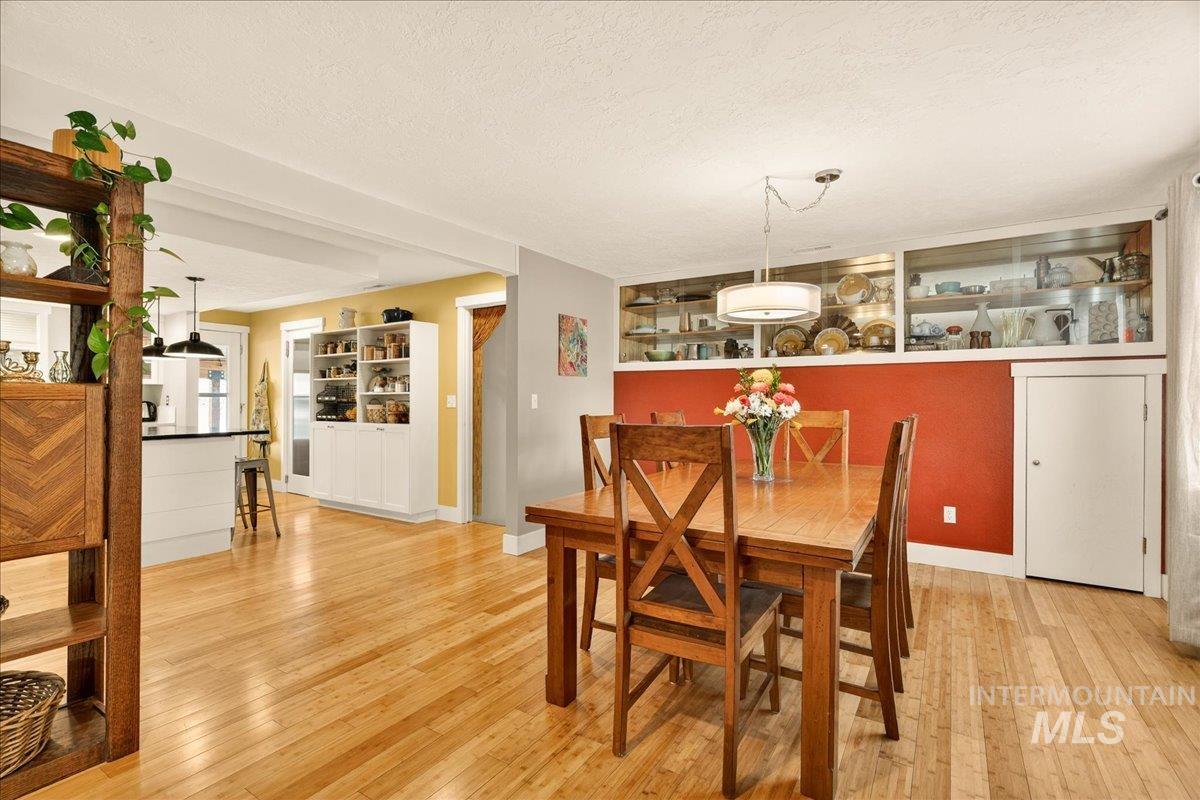 1933 N Blossom Pl, Meridian, Idaho 83646, 6 Bedrooms, 2.5 Bathrooms, Residential For Sale, Price $600,000,MLS 98977864