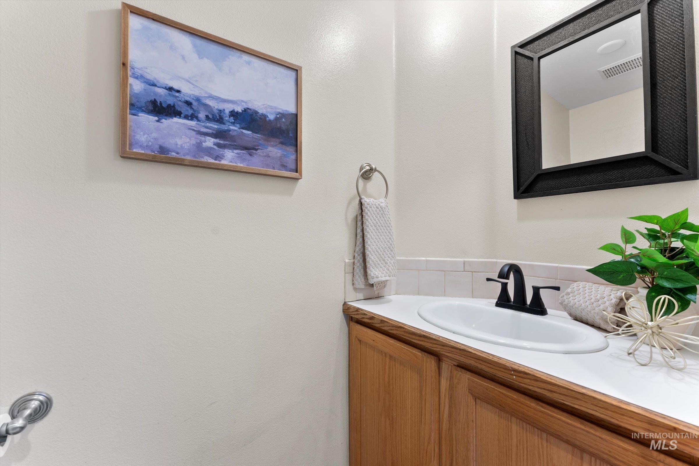 5811 W Sterling LN, Boise, Idaho 83703, 4 Bedrooms, 2.5 Bathrooms, Residential For Sale, Price $679,000,MLS 98977865