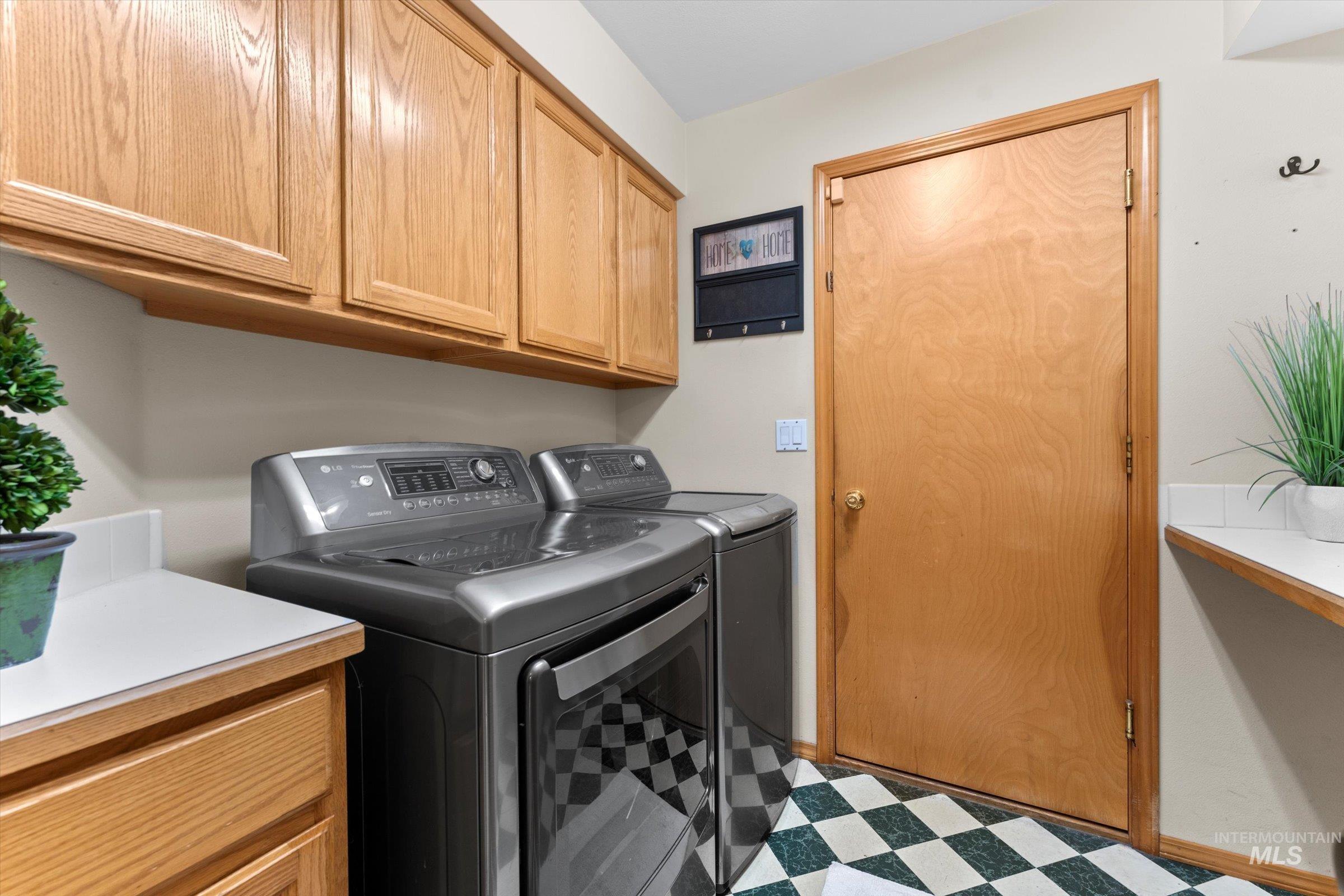 5811 W Sterling LN, Boise, Idaho 83703, 4 Bedrooms, 2.5 Bathrooms, Residential For Sale, Price $679,000,MLS 98977865