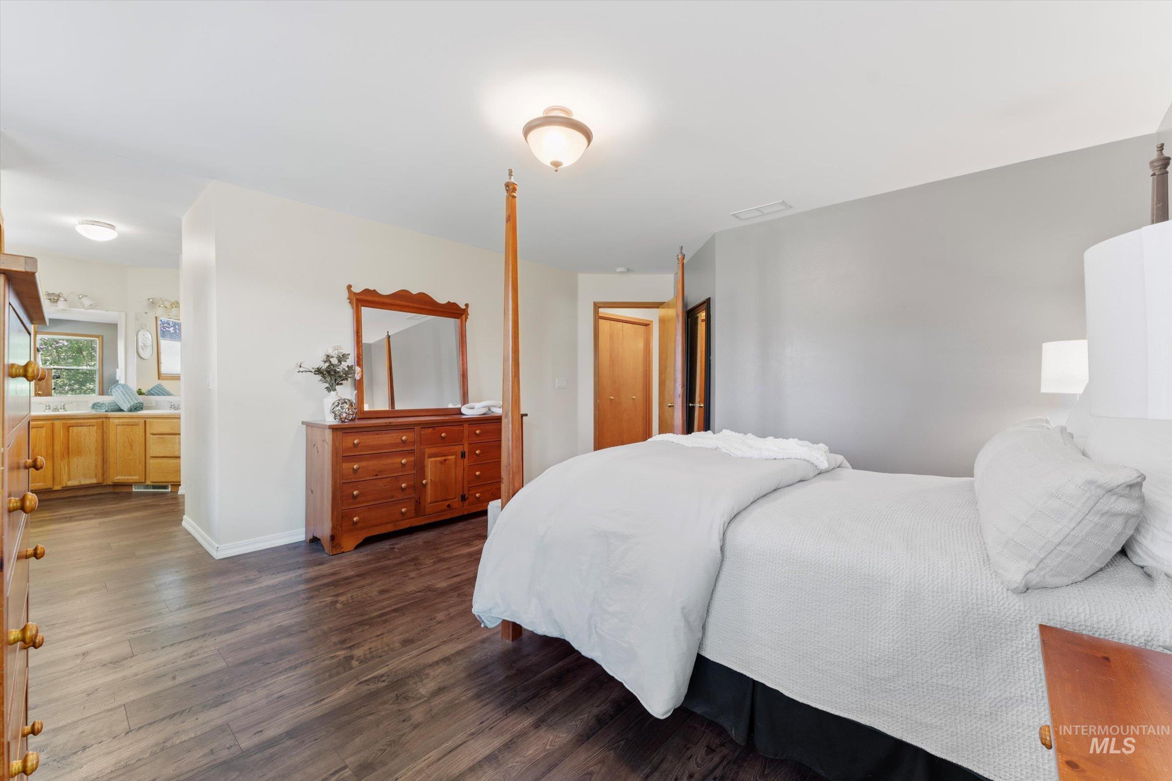 5811 W Sterling LN, Boise, Idaho 83703, 4 Bedrooms, 2.5 Bathrooms, Residential For Sale, Price $679,000,MLS 98977865