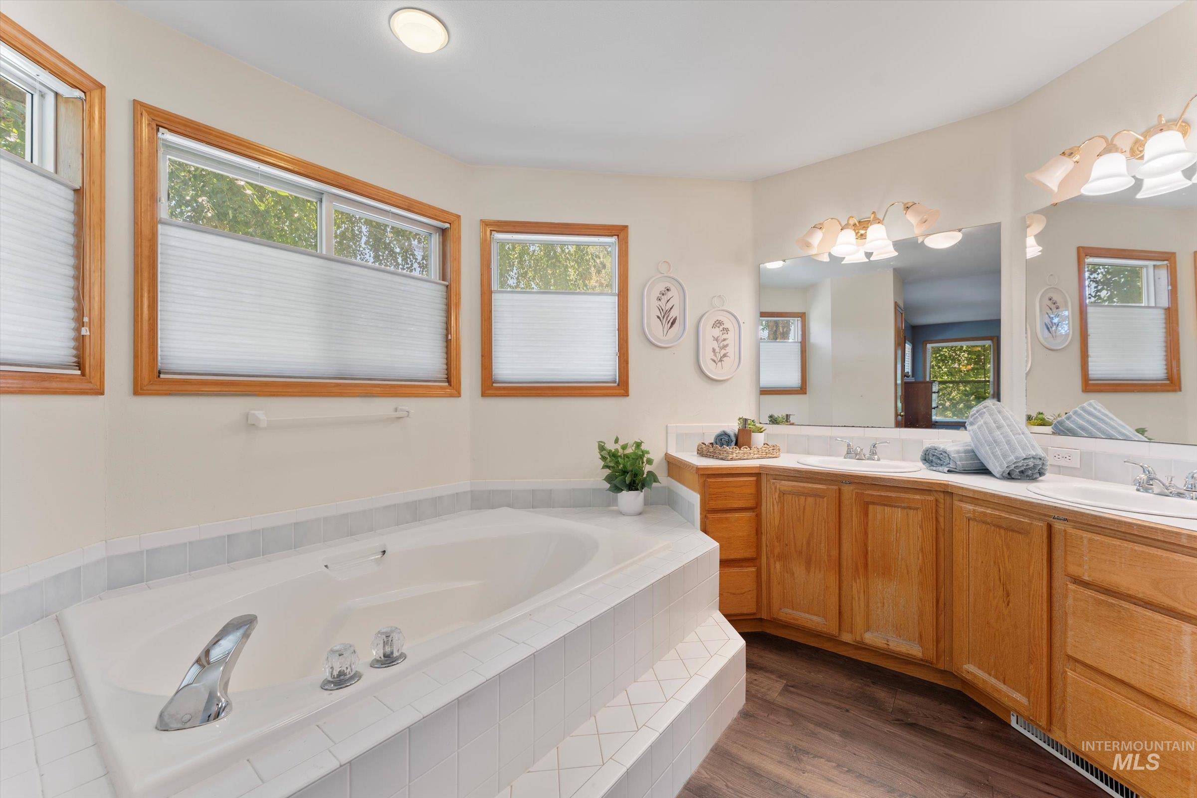 5811 W Sterling LN, Boise, Idaho 83703, 4 Bedrooms, 2.5 Bathrooms, Residential For Sale, Price $679,000,MLS 98977865