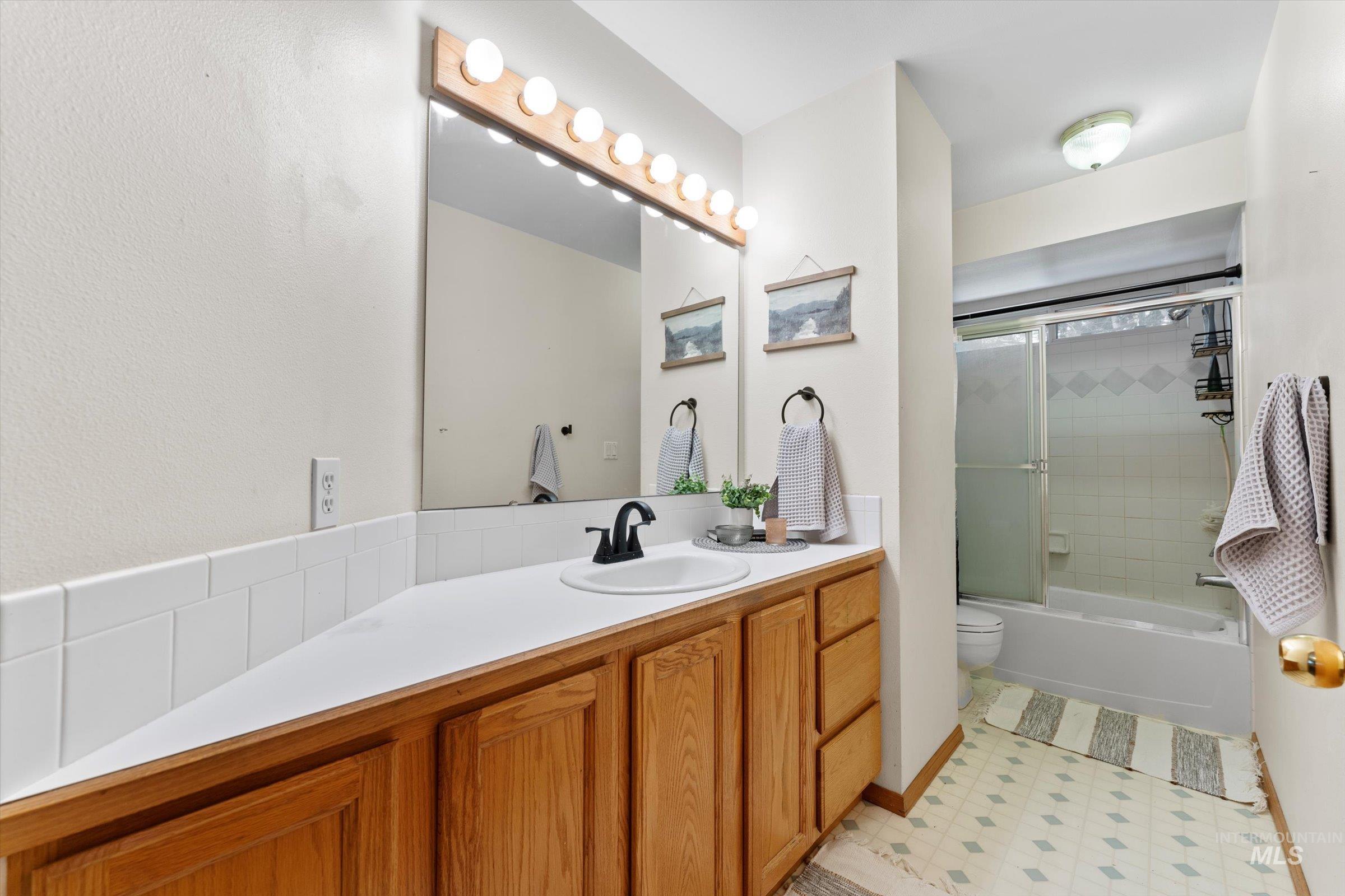 5811 W Sterling LN, Boise, Idaho 83703, 4 Bedrooms, 2.5 Bathrooms, Residential For Sale, Price $679,000,MLS 98977865