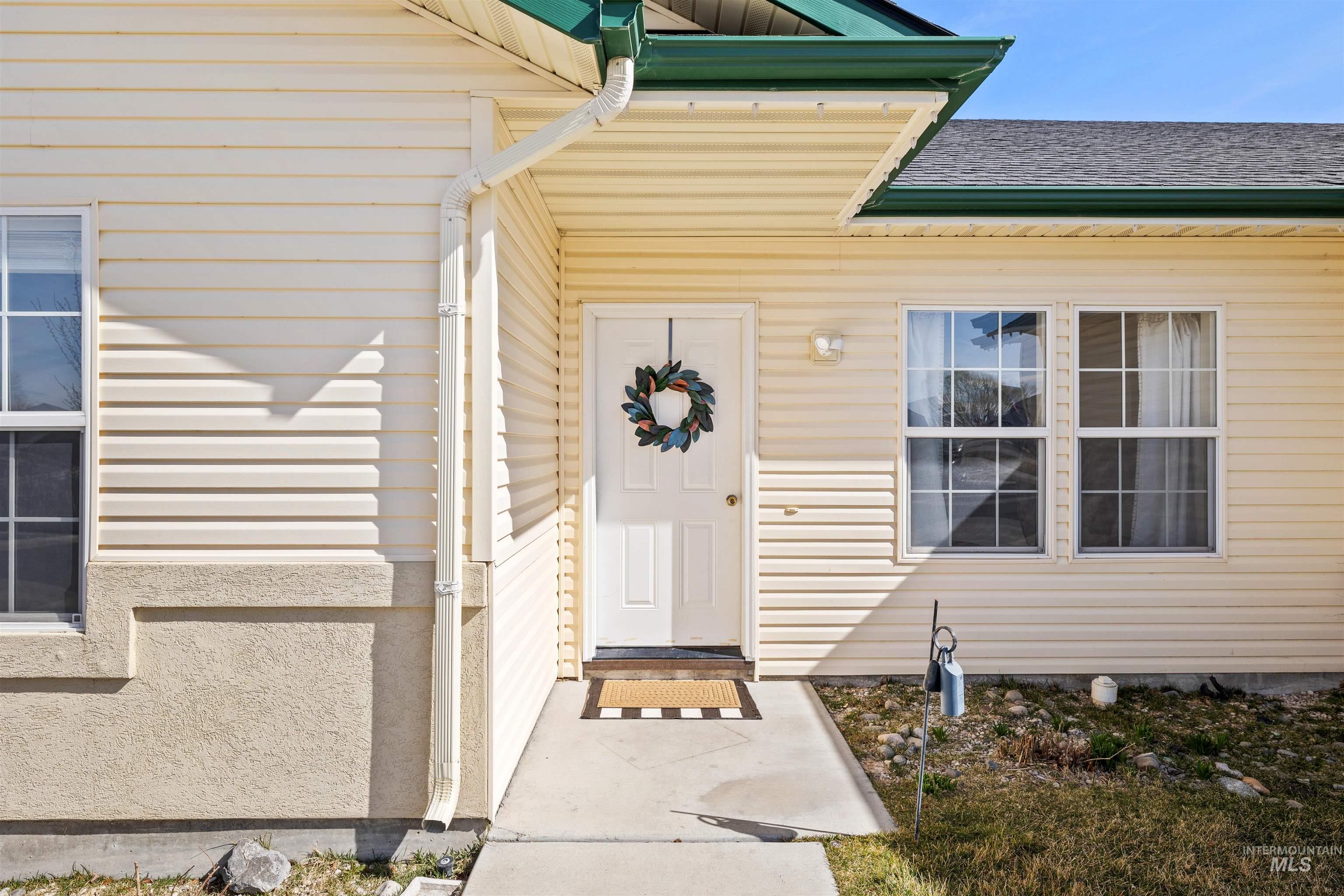 1597 Vista Dr., Twin Falls, Idaho 83301, 3 Bedrooms, 2 Bathrooms, Residential For Sale, Price $320,900,MLS 98977866