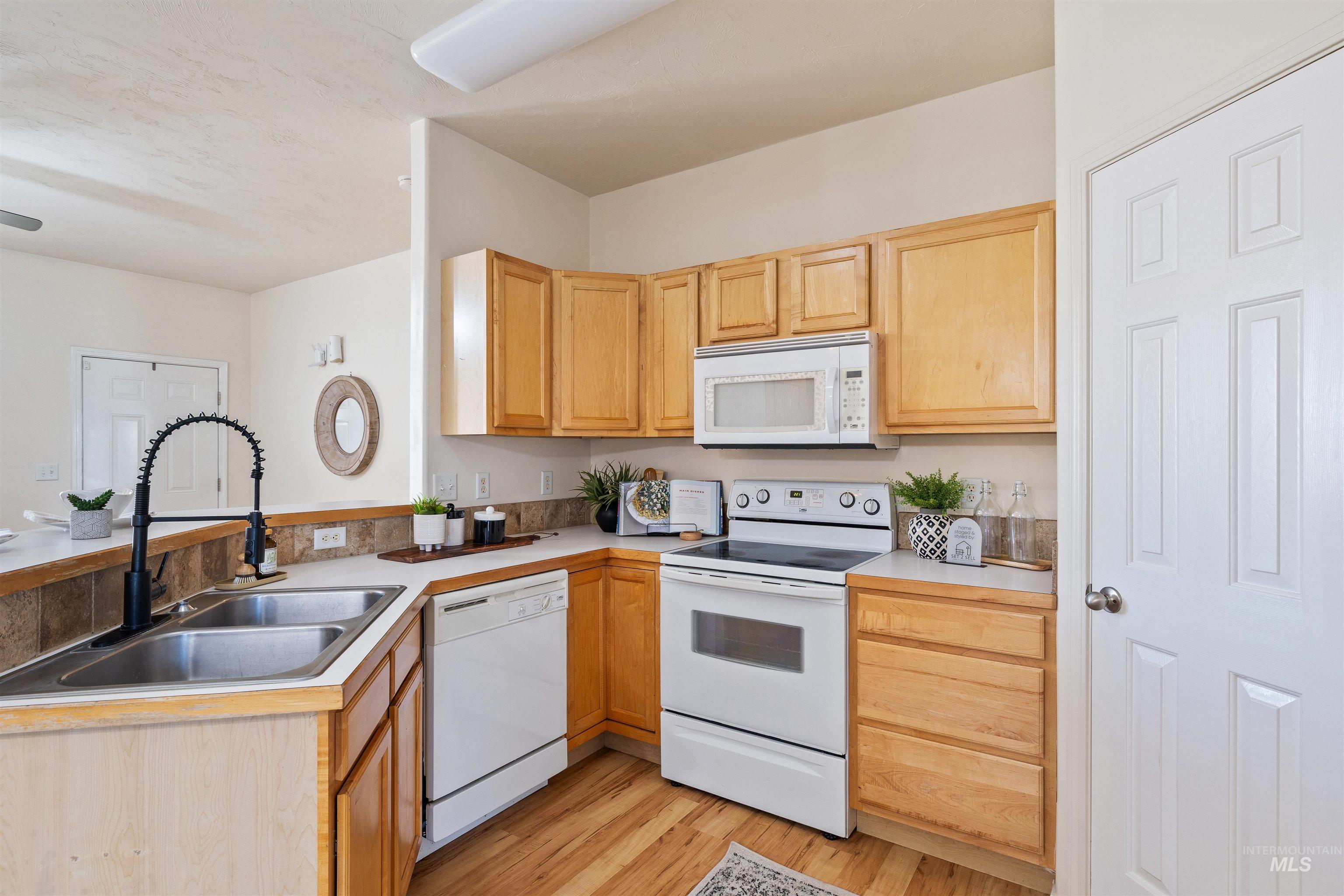 1597 Vista Dr., Twin Falls, Idaho 83301, 3 Bedrooms, 2 Bathrooms, Residential For Sale, Price $320,900,MLS 98977866