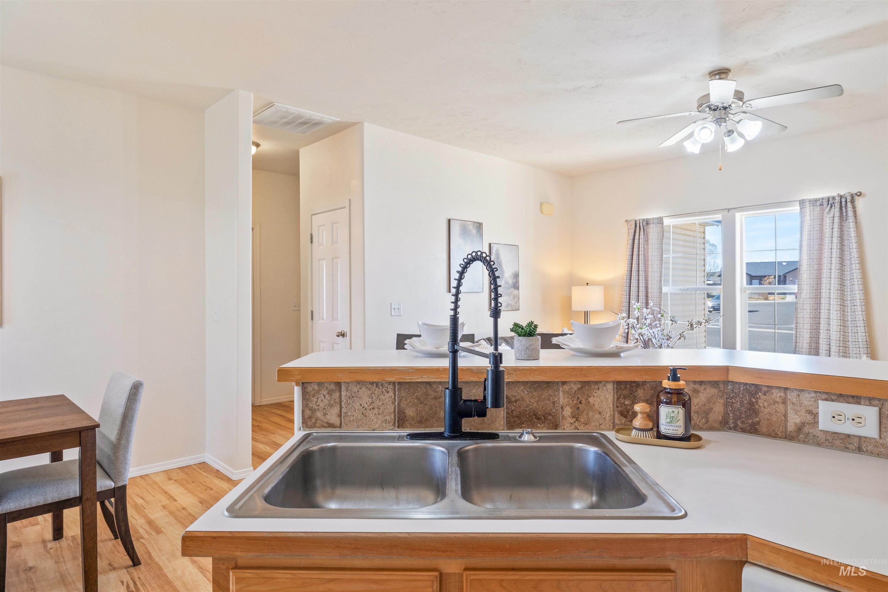 1597 Vista Dr., Twin Falls, Idaho 83301, 3 Bedrooms, 2 Bathrooms, Residential For Sale, Price $320,900,MLS 98977866