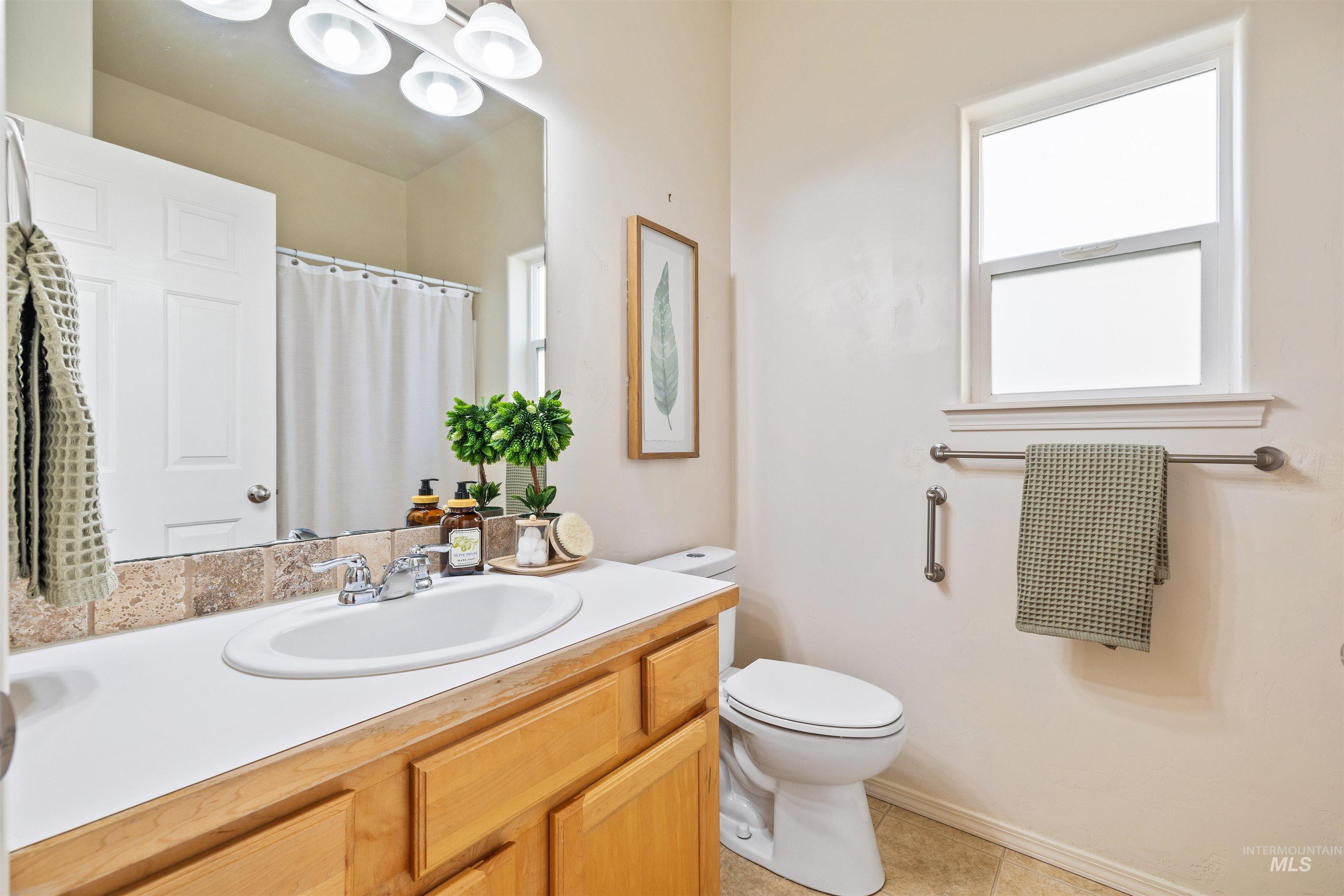 1597 Vista Dr., Twin Falls, Idaho 83301, 3 Bedrooms, 2 Bathrooms, Residential For Sale, Price $320,900,MLS 98977866