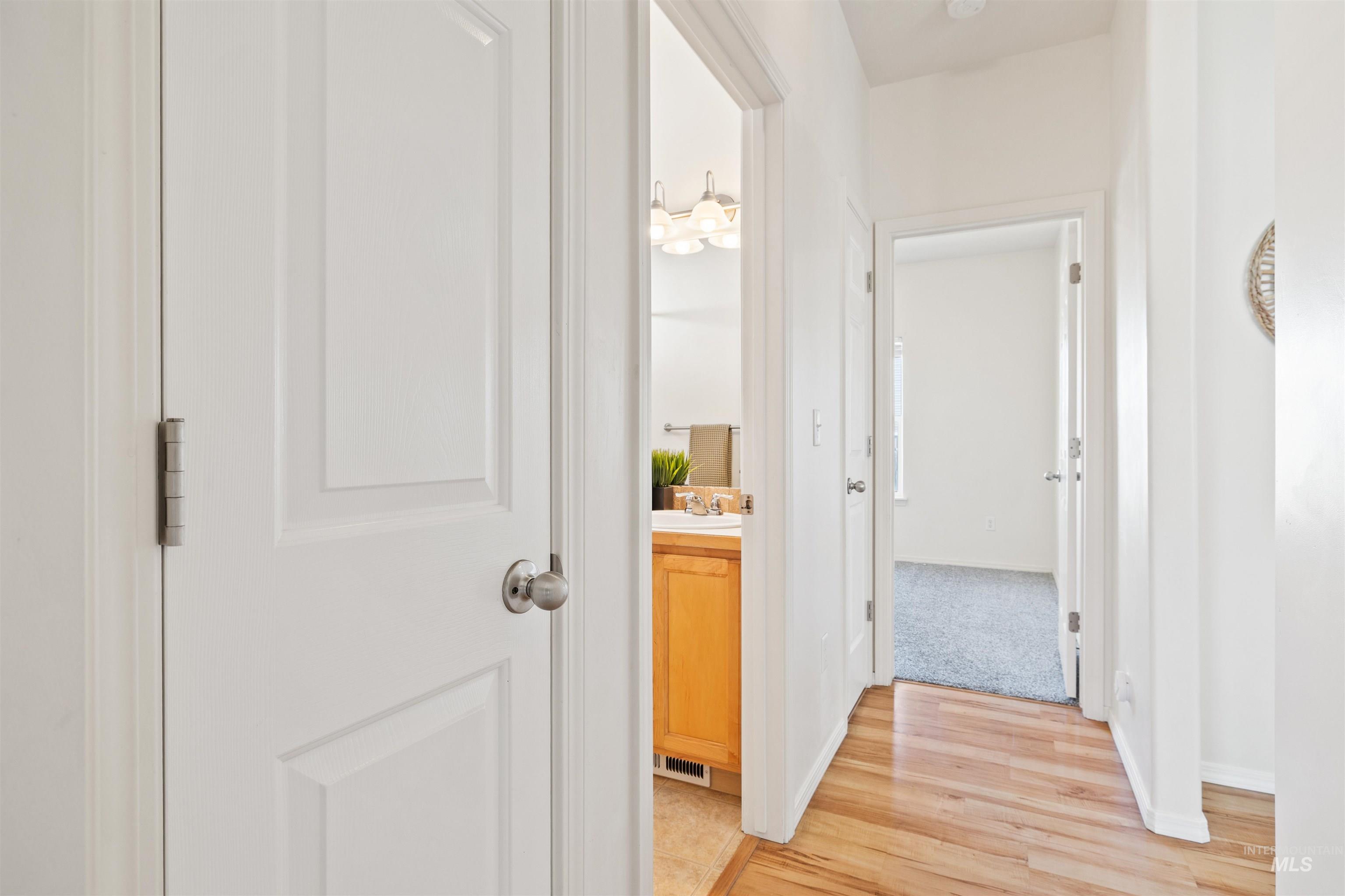 1597 Vista Dr., Twin Falls, Idaho 83301, 3 Bedrooms, 2 Bathrooms, Residential For Sale, Price $320,900,MLS 98977866