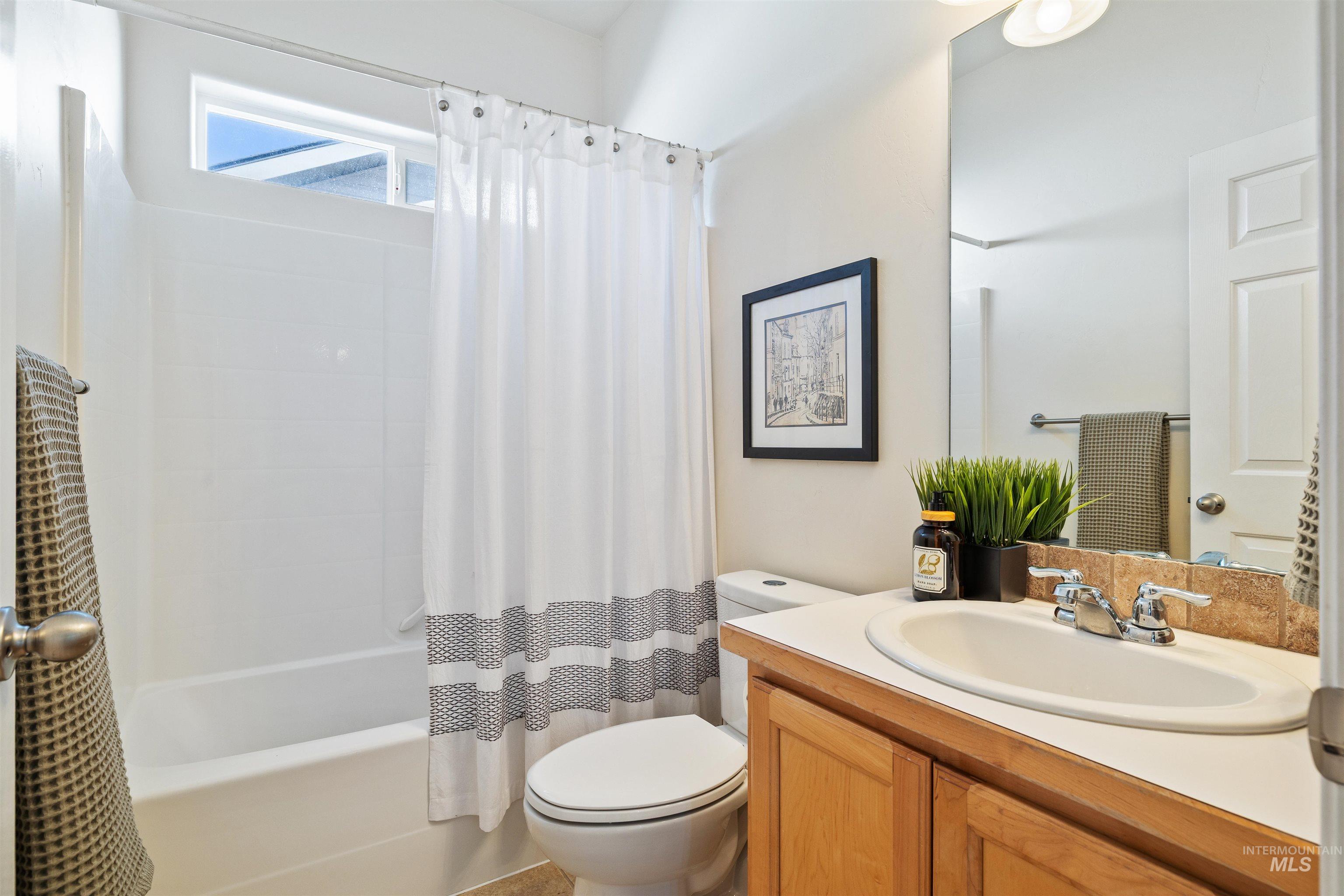 1597 Vista Dr., Twin Falls, Idaho 83301, 3 Bedrooms, 2 Bathrooms, Residential For Sale, Price $320,900,MLS 98977866