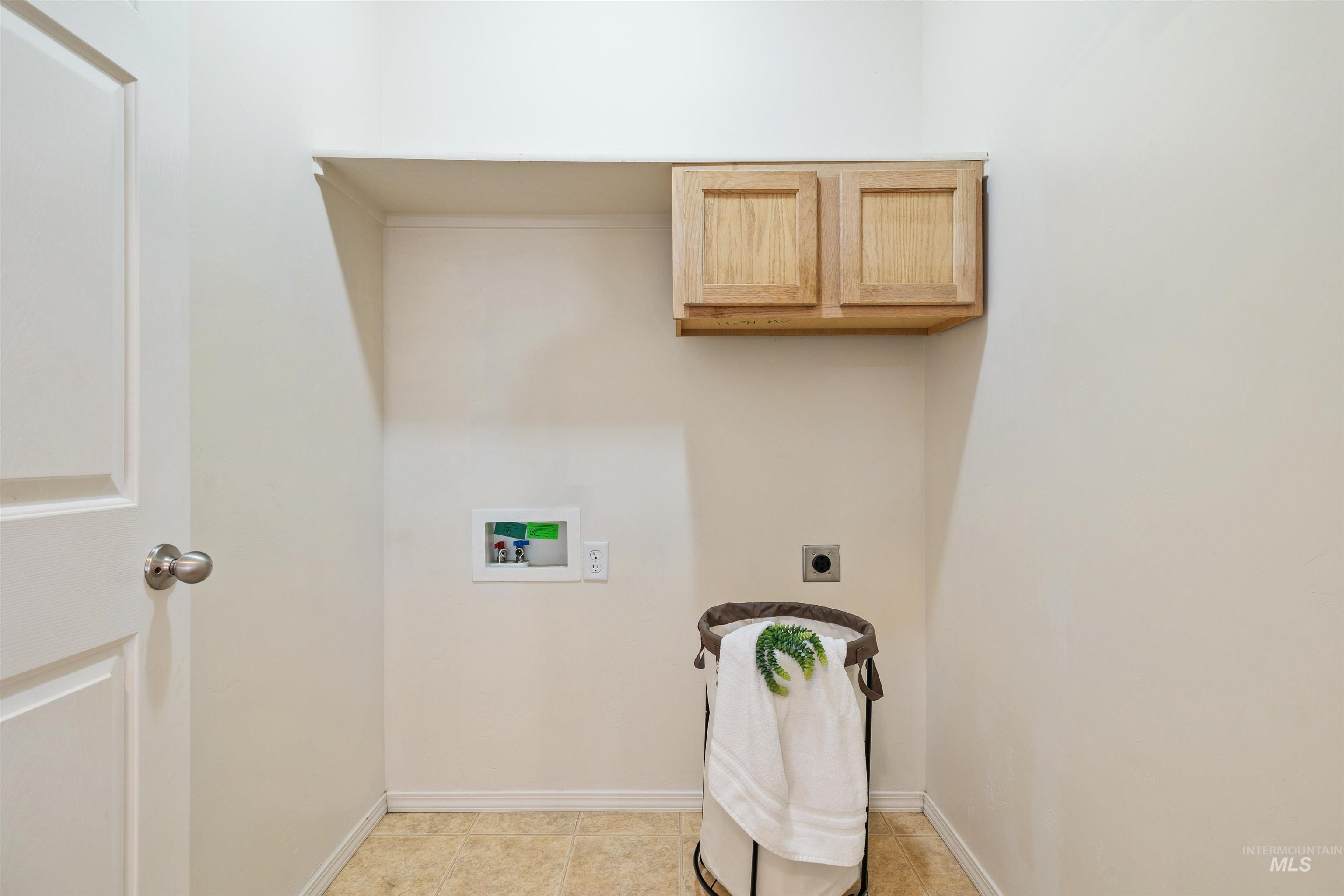 1597 Vista Dr., Twin Falls, Idaho 83301, 3 Bedrooms, 2 Bathrooms, Residential For Sale, Price $320,900,MLS 98977866