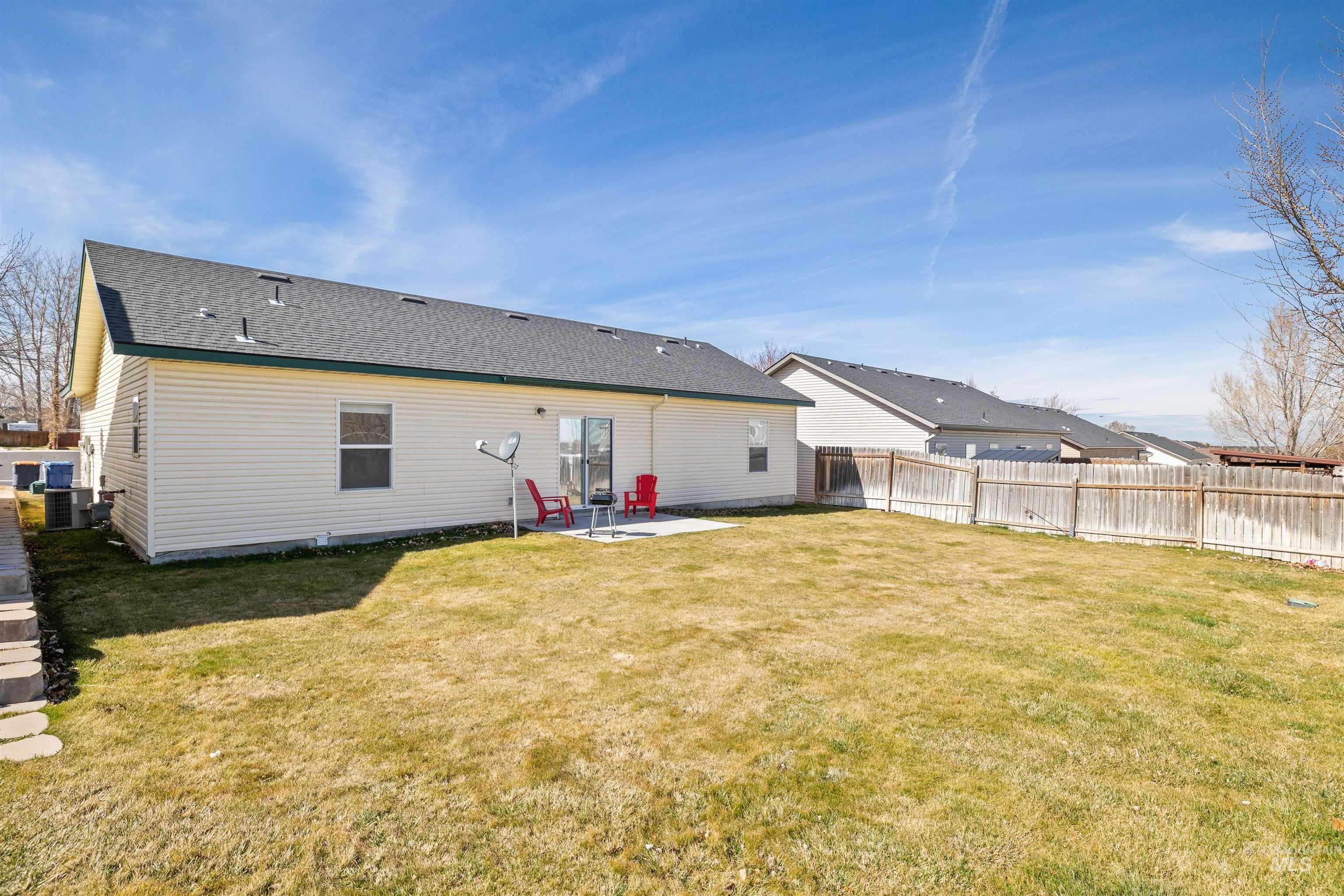 1597 Vista Dr., Twin Falls, Idaho 83301, 3 Bedrooms, 2 Bathrooms, Residential For Sale, Price $320,900,MLS 98977866