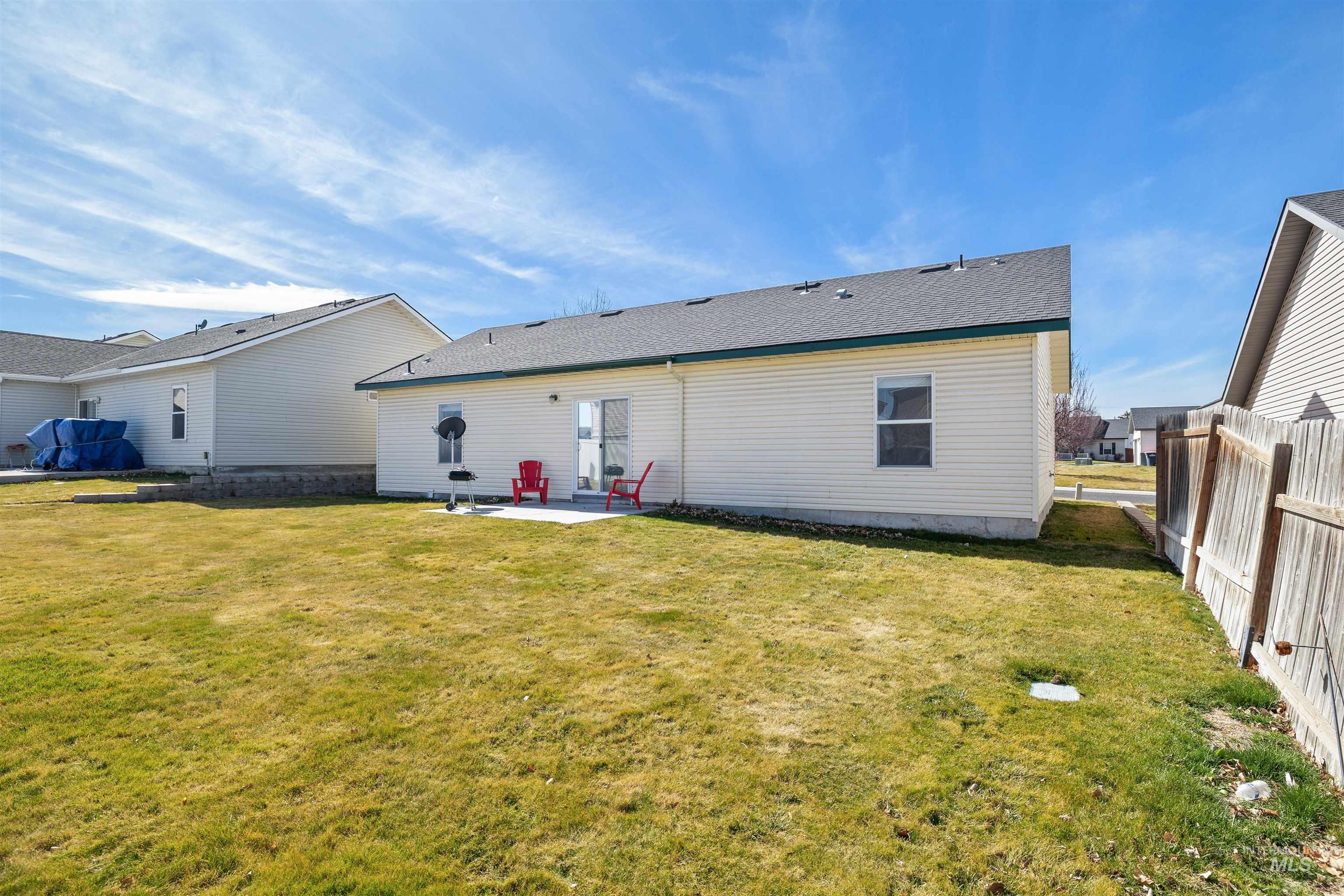 1597 Vista Dr., Twin Falls, Idaho 83301, 3 Bedrooms, 2 Bathrooms, Residential For Sale, Price $320,900,MLS 98977866