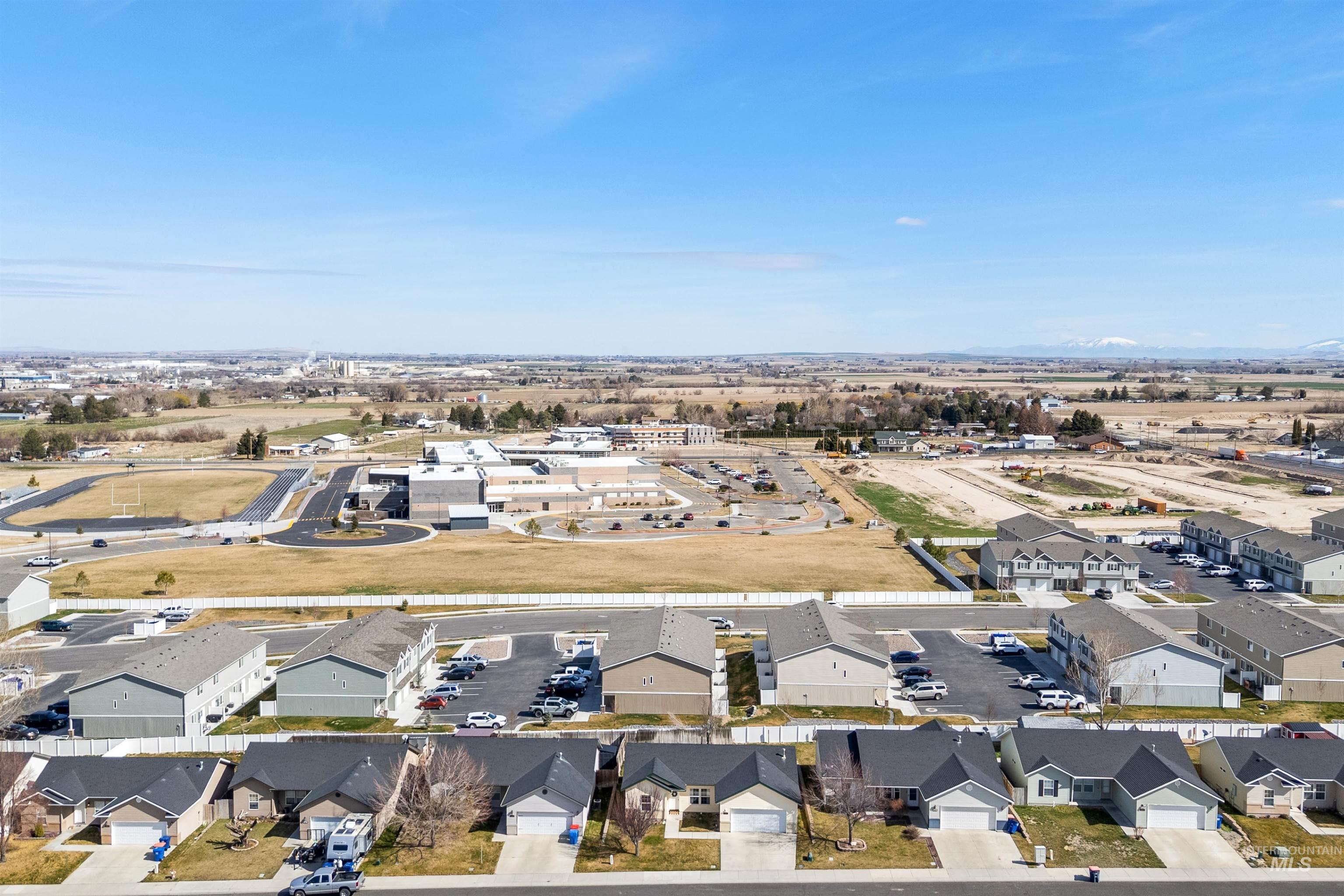 1597 Vista Dr., Twin Falls, Idaho 83301, 3 Bedrooms, 2 Bathrooms, Residential For Sale, Price $320,900,MLS 98977866