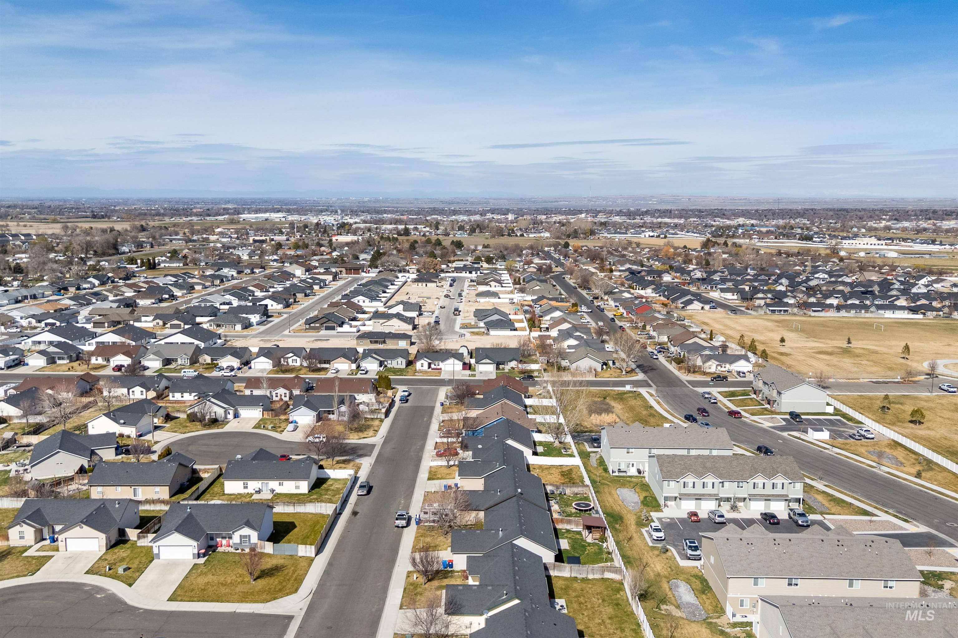 1597 Vista Dr., Twin Falls, Idaho 83301, 3 Bedrooms, 2 Bathrooms, Residential For Sale, Price $320,900,MLS 98977866