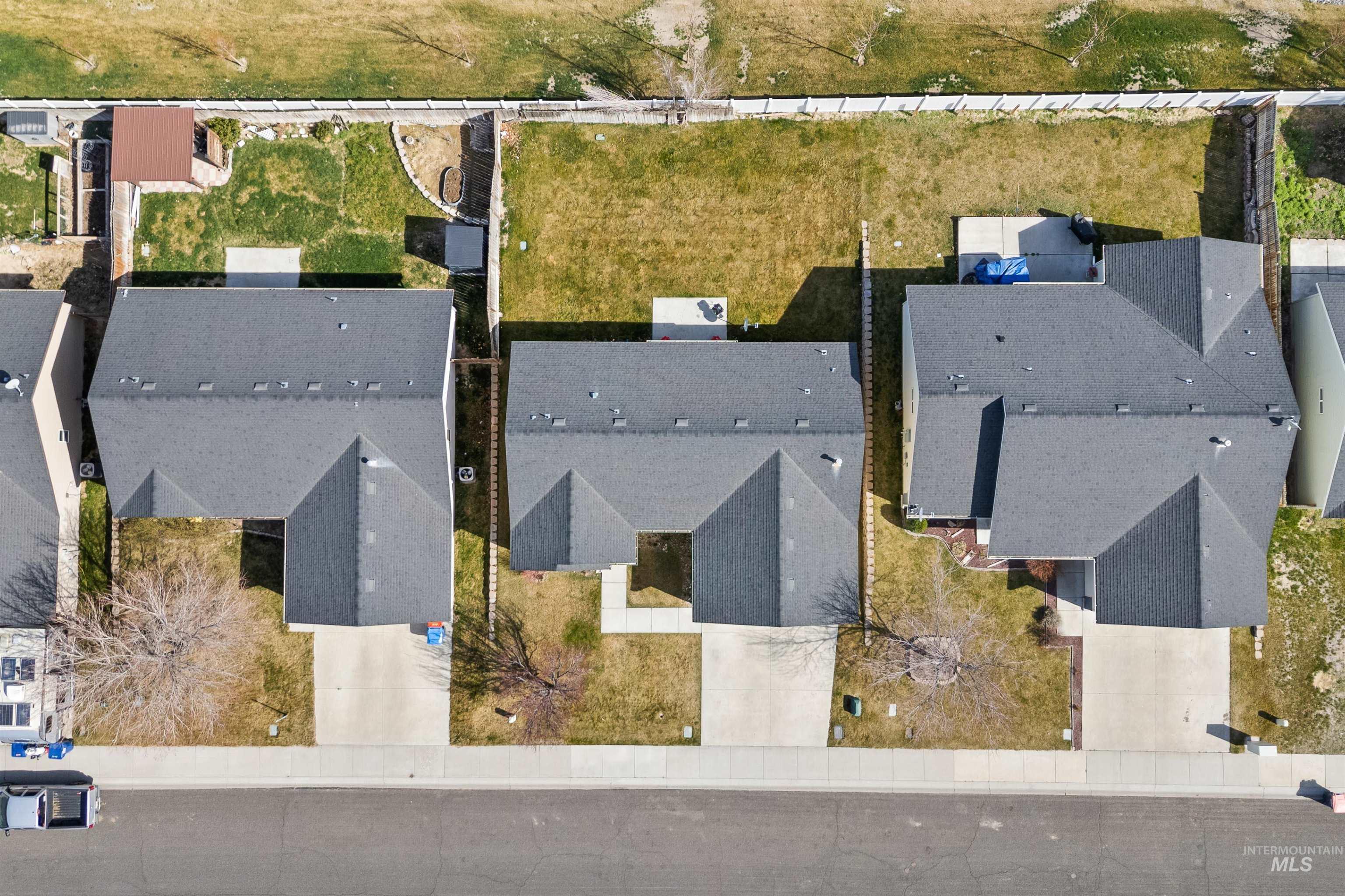 1597 Vista Dr., Twin Falls, Idaho 83301, 3 Bedrooms, 2 Bathrooms, Residential For Sale, Price $320,900,MLS 98977866