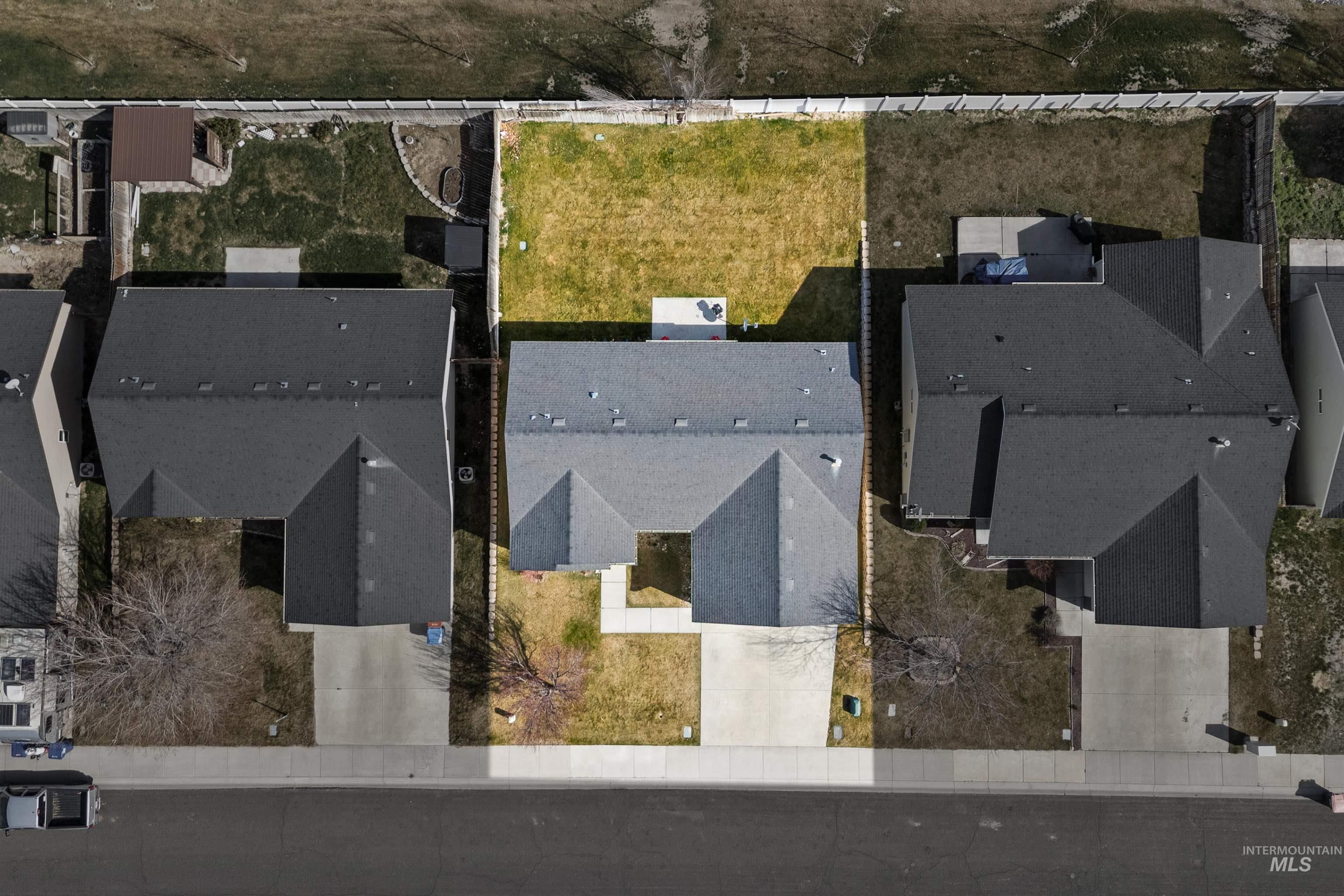 1597 Vista Dr., Twin Falls, Idaho 83301, 3 Bedrooms, 2 Bathrooms, Residential For Sale, Price $320,900,MLS 98977866