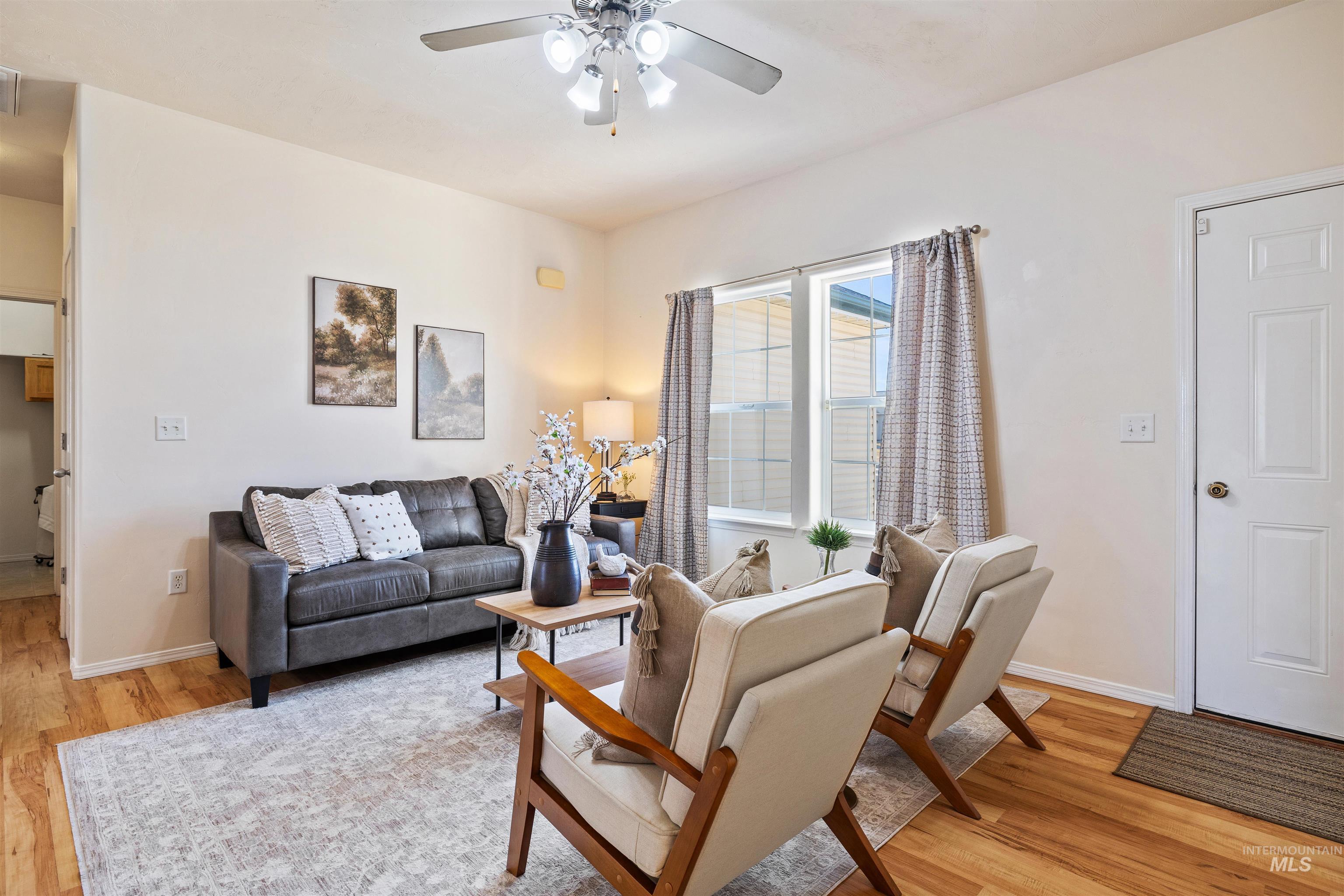 1597 Vista Dr., Twin Falls, Idaho 83301, 3 Bedrooms, 2 Bathrooms, Residential For Sale, Price $320,900,MLS 98977866