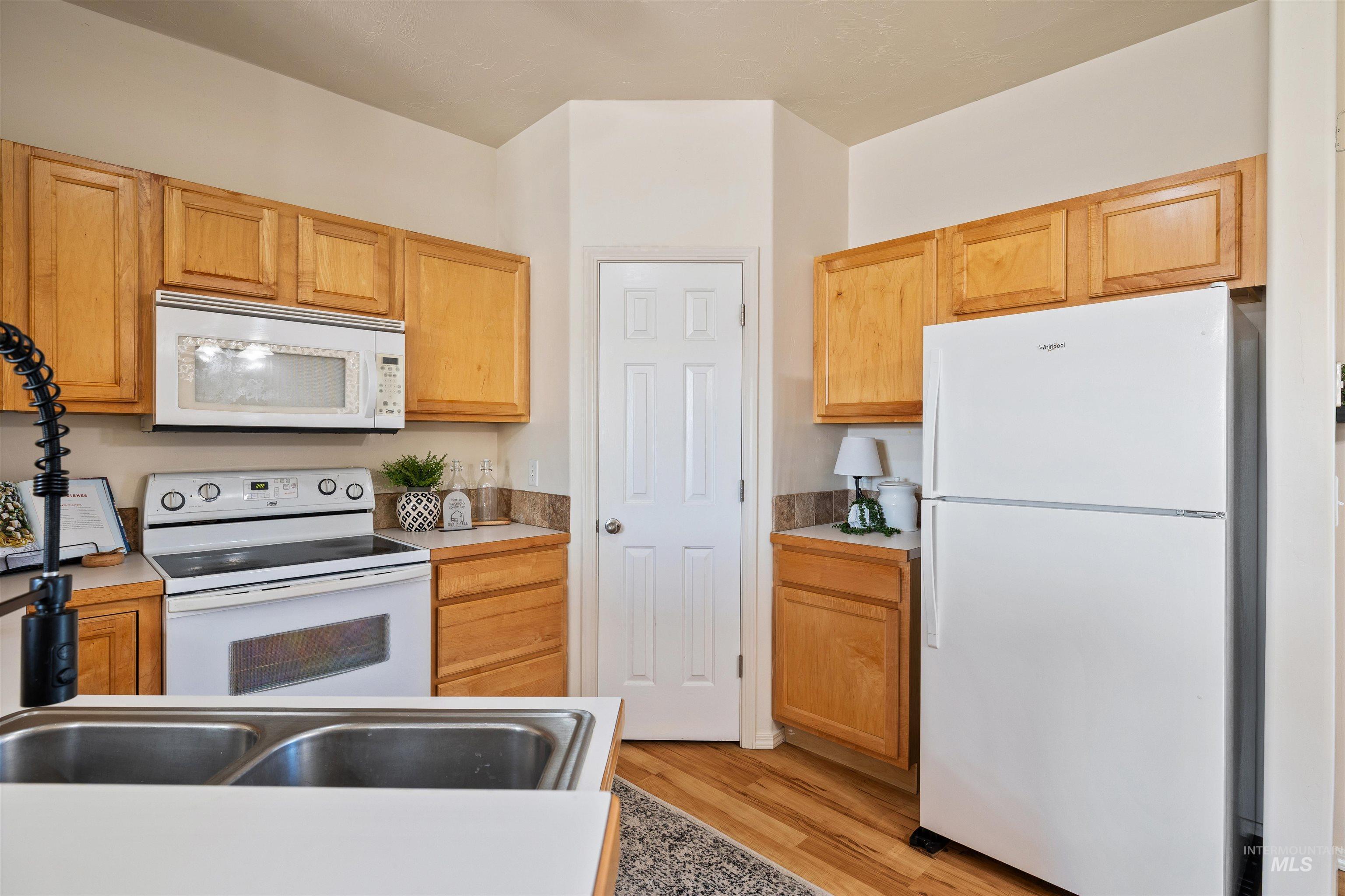 1597 Vista Dr., Twin Falls, Idaho 83301, 3 Bedrooms, 2 Bathrooms, Residential For Sale, Price $320,900,MLS 98977866