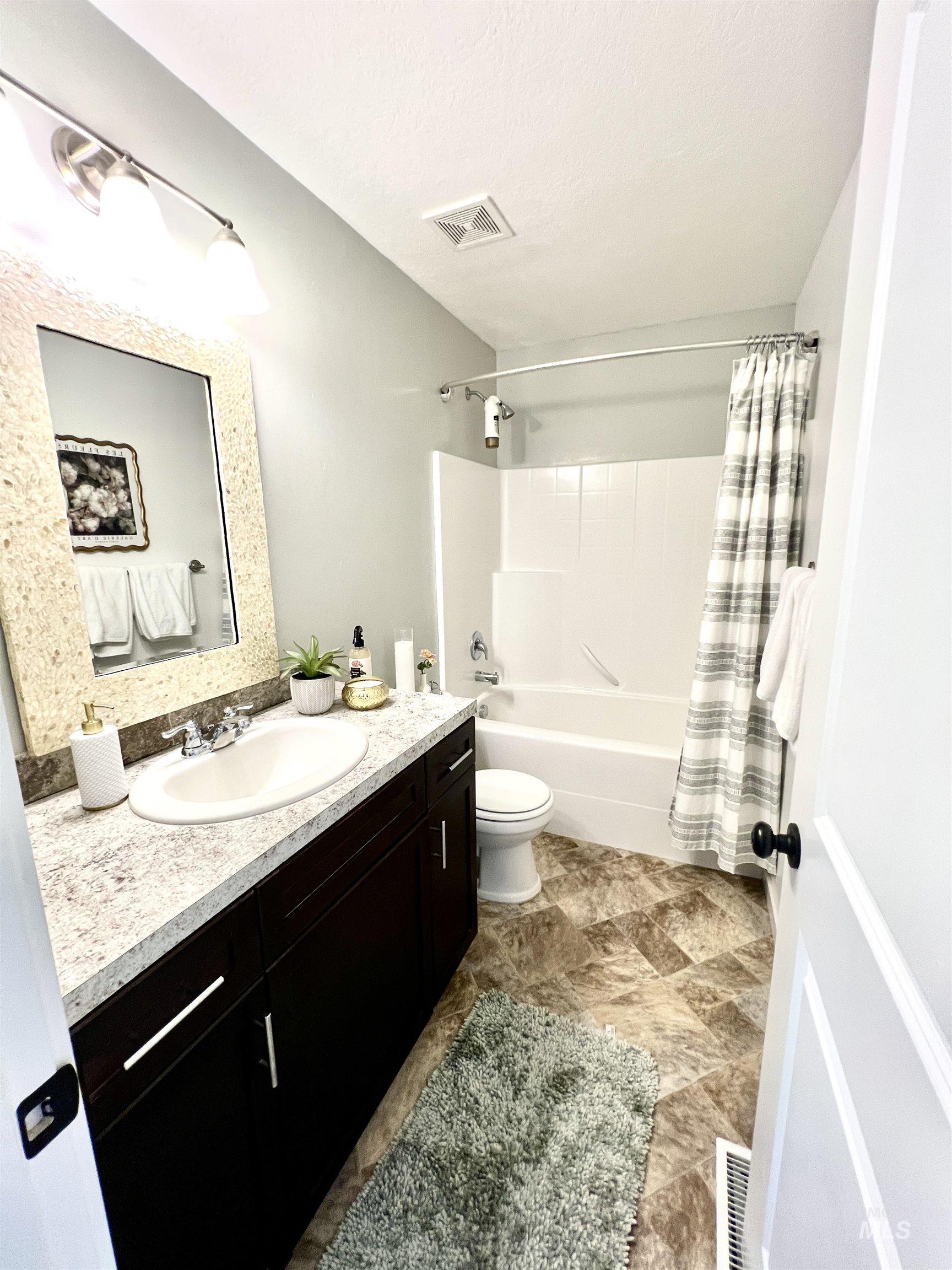 1518 E Florida Ave, Nampa, Idaho 83686-5656, 3 Bedrooms, 2 Bathrooms, Residential For Sale, Price $415,000,MLS 98977868