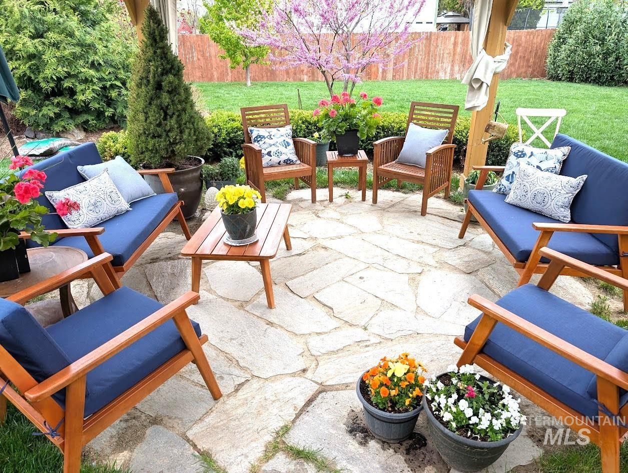 1518 E Florida Ave, Nampa, Idaho 83686-5656, 3 Bedrooms, 2 Bathrooms, Residential For Sale, Price $424,900,MLS 98977868