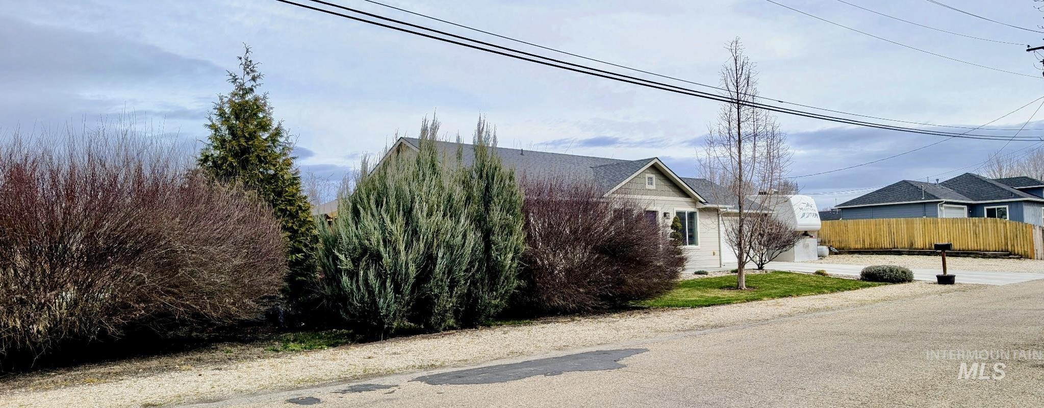 1518 E Florida Ave, Nampa, Idaho 83686-5656, 3 Bedrooms, 2 Bathrooms, Residential For Sale, Price $415,000,MLS 98977868