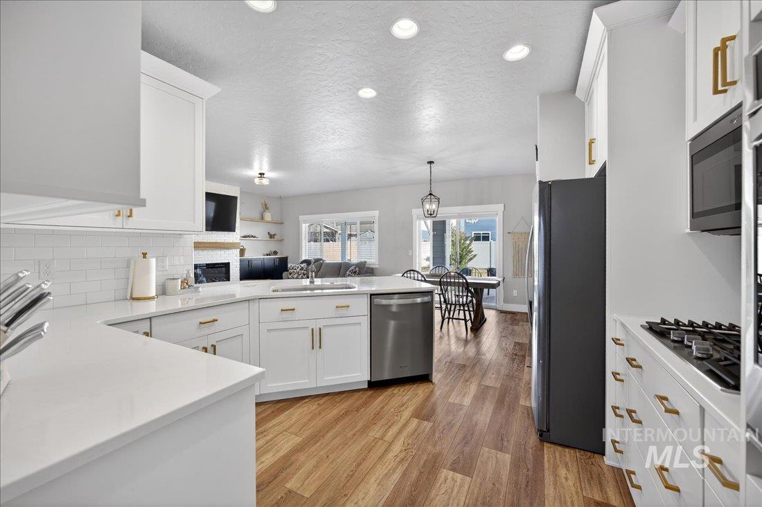 5942 W Algona Dr., Meridian, Idaho 83646, 3 Bedrooms, 3 Bathrooms, Residential For Sale, Price $634,900,MLS 98977869