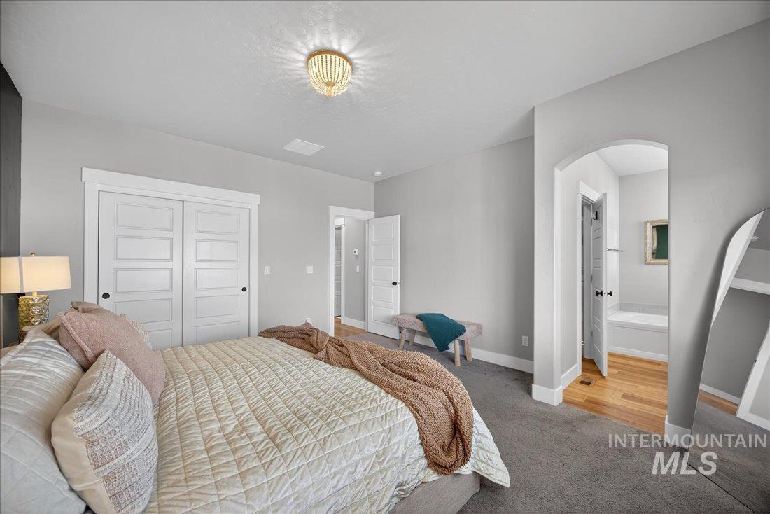 5942 W Algona Dr., Meridian, Idaho 83646, 3 Bedrooms, 3 Bathrooms, Residential For Sale, Price $634,900,MLS 98977869