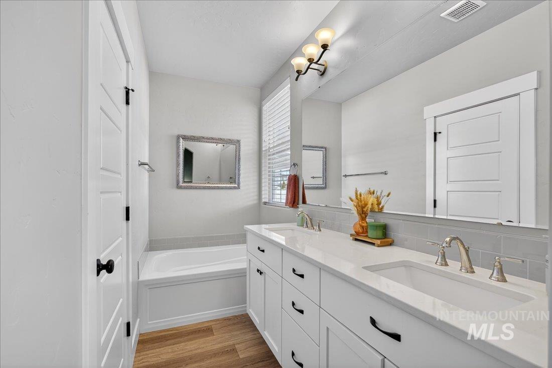 5942 W Algona Dr., Meridian, Idaho 83646, 3 Bedrooms, 3 Bathrooms, Residential For Sale, Price $634,900,MLS 98977869