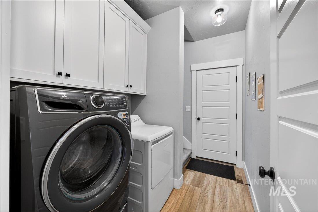 5942 W Algona Dr., Meridian, Idaho 83646, 3 Bedrooms, 3 Bathrooms, Residential For Sale, Price $634,900,MLS 98977869