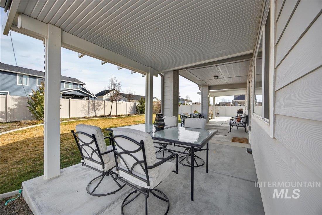 5942 W Algona Dr., Meridian, Idaho 83646, 3 Bedrooms, 3 Bathrooms, Residential For Sale, Price $634,900,MLS 98977869