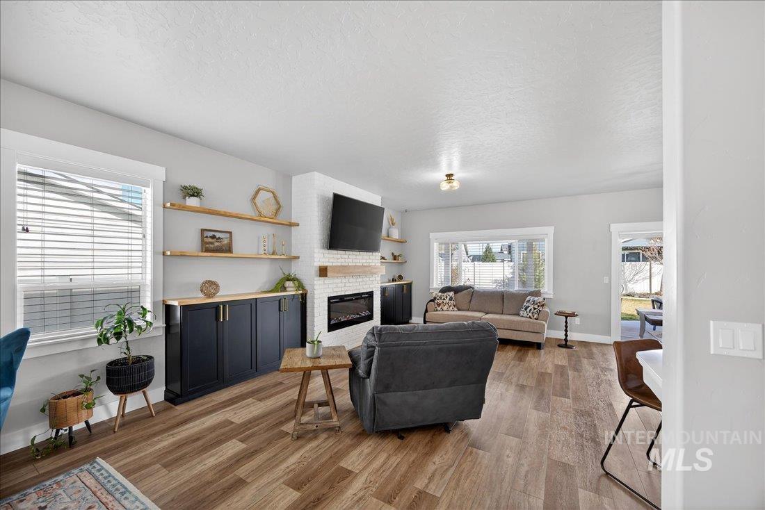 5942 W Algona Dr., Meridian, Idaho 83646, 3 Bedrooms, 3 Bathrooms, Residential For Sale, Price $634,900,MLS 98977869