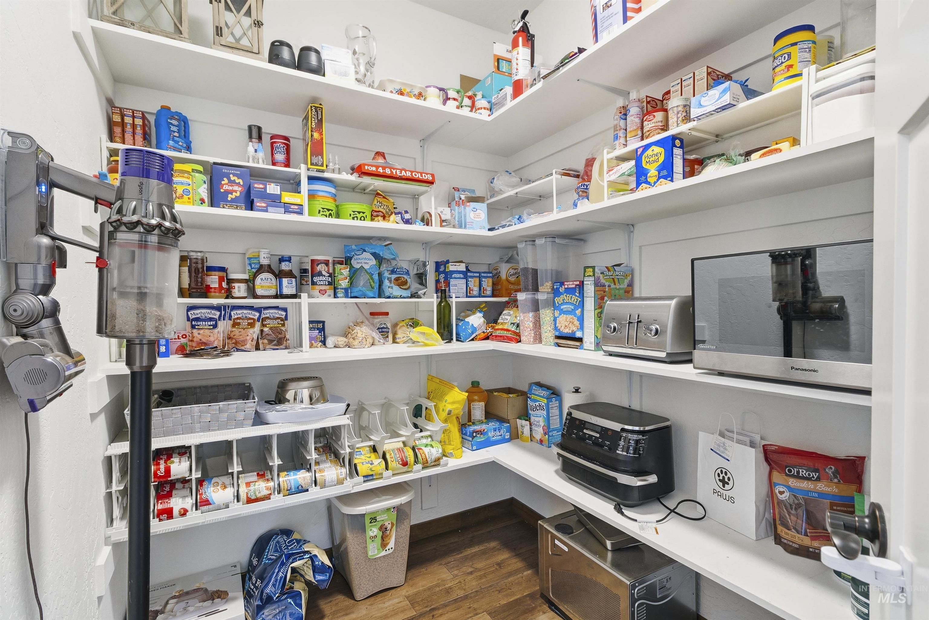 1542 Lanny Dr, Moscow, Idaho 83843, 4 Bedrooms, 3 Bathrooms, Residential For Sale, Price $850,000, 98977870