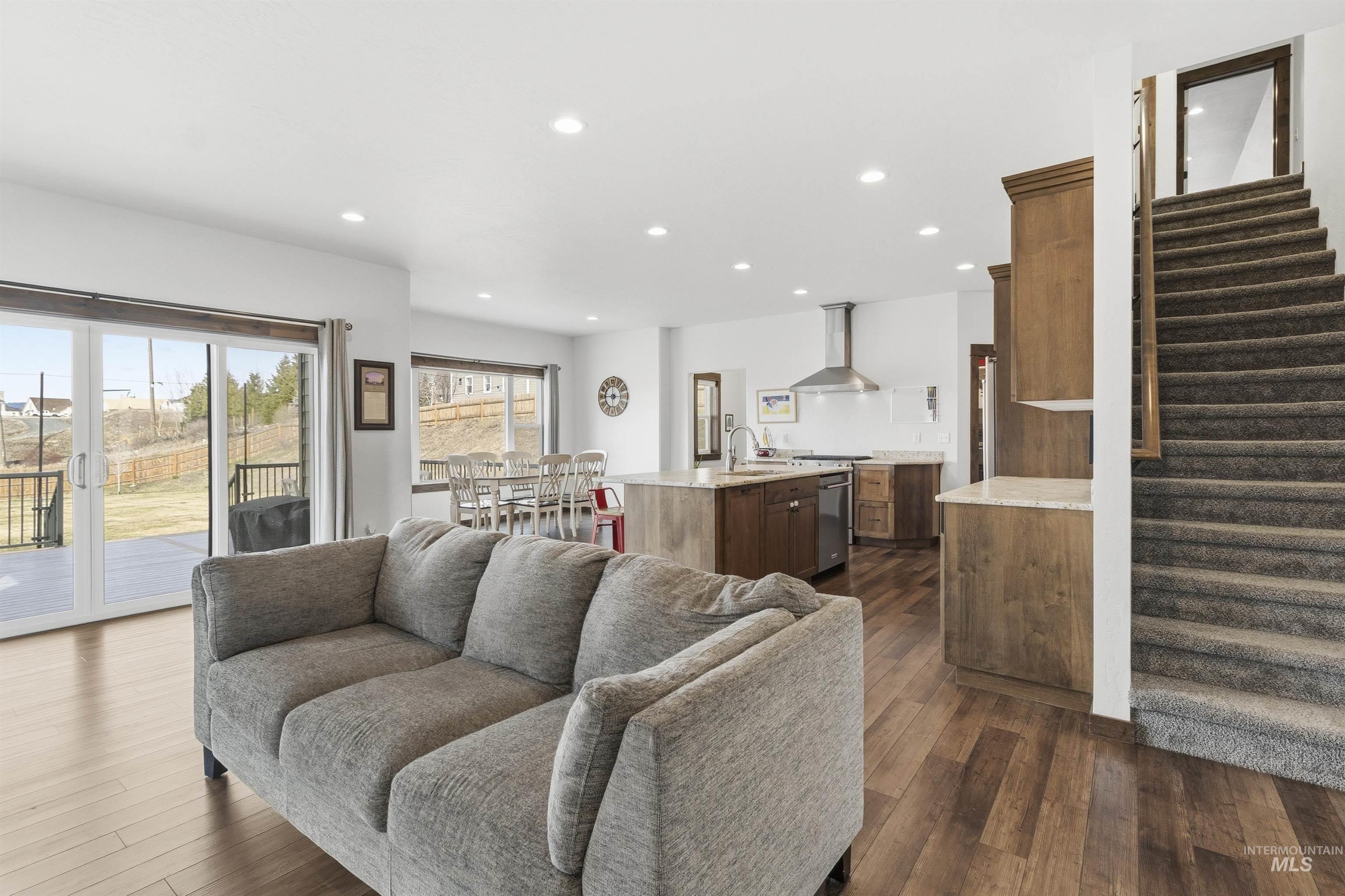 1542 Lanny Dr, Moscow, Idaho 83843, 4 Bedrooms, 3 Bathrooms, Residential For Sale, Price $850,000, 98977870