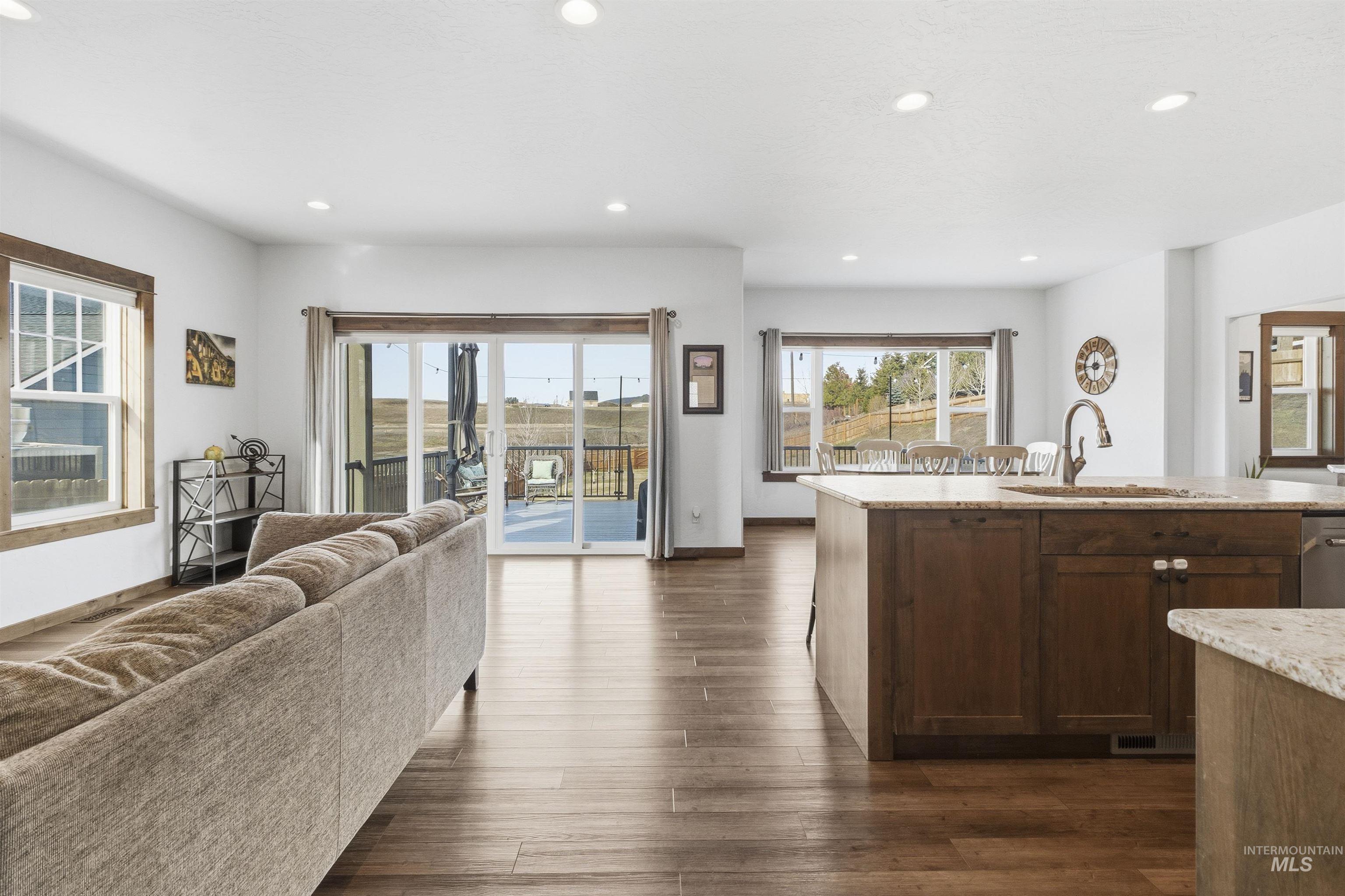 1542 Lanny Dr, Moscow, Idaho 83843, 4 Bedrooms, 3 Bathrooms, Residential For Sale, Price $850,000, 98977870