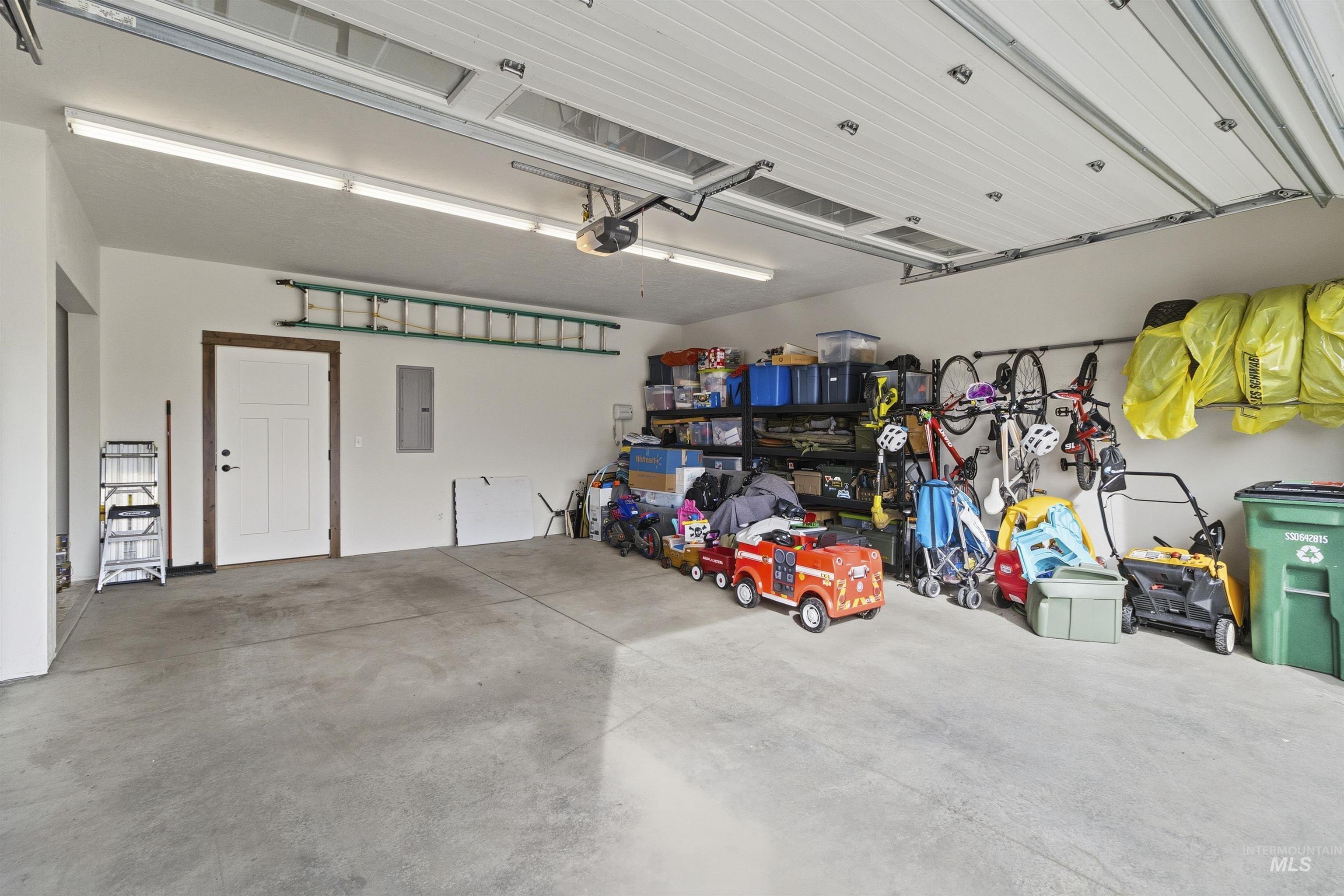 1542 Lanny Dr, Moscow, Idaho 83843, 4 Bedrooms, 3 Bathrooms, Residential For Sale, Price $840,000,MLS 98977870