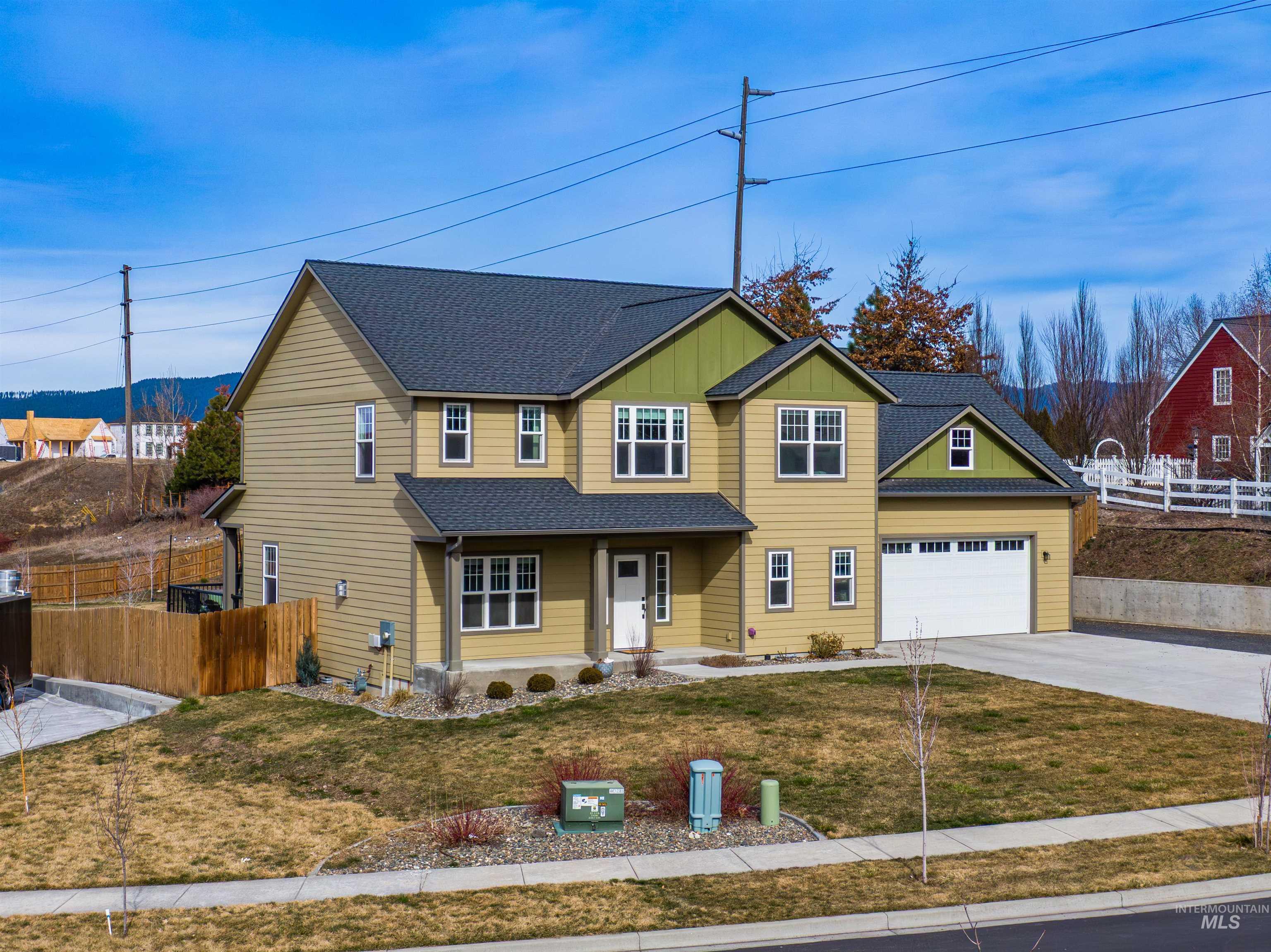 1542 Lanny Dr, Moscow, Idaho 83843, 4 Bedrooms, 3 Bathrooms, Residential For Sale, Price $840,000,MLS 98977870