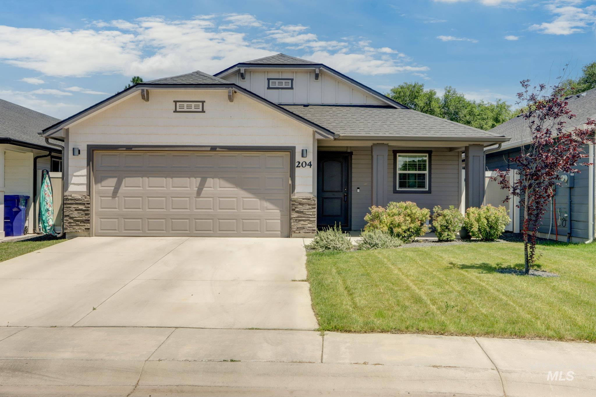 204 Crimson Cir E, Fruitland, Idaho 83619, 3 Bedrooms, 2 Bathrooms, Residential For Sale, Price $339,000, 98977871