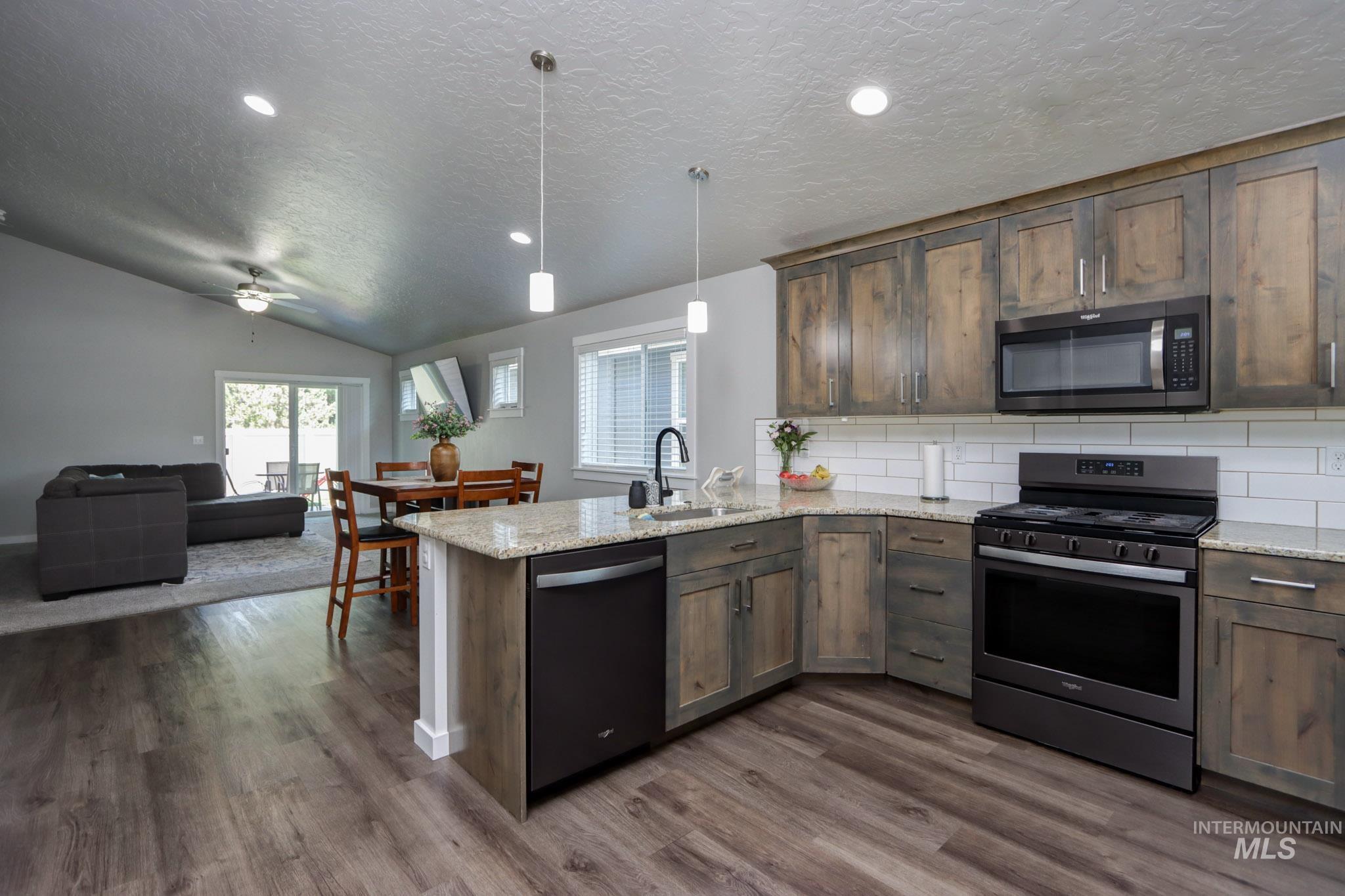 204 Crimson Cir E, Fruitland, Idaho 83619, 3 Bedrooms, 2 Bathrooms, Residential For Sale, Price $339,000, 98977871