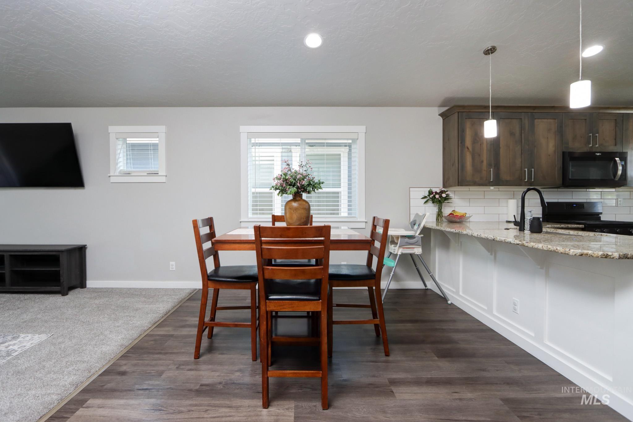 204 Crimson Cir E, Fruitland, Idaho 83619, 3 Bedrooms, 2 Bathrooms, Residential For Sale, Price $339,000, 98977871