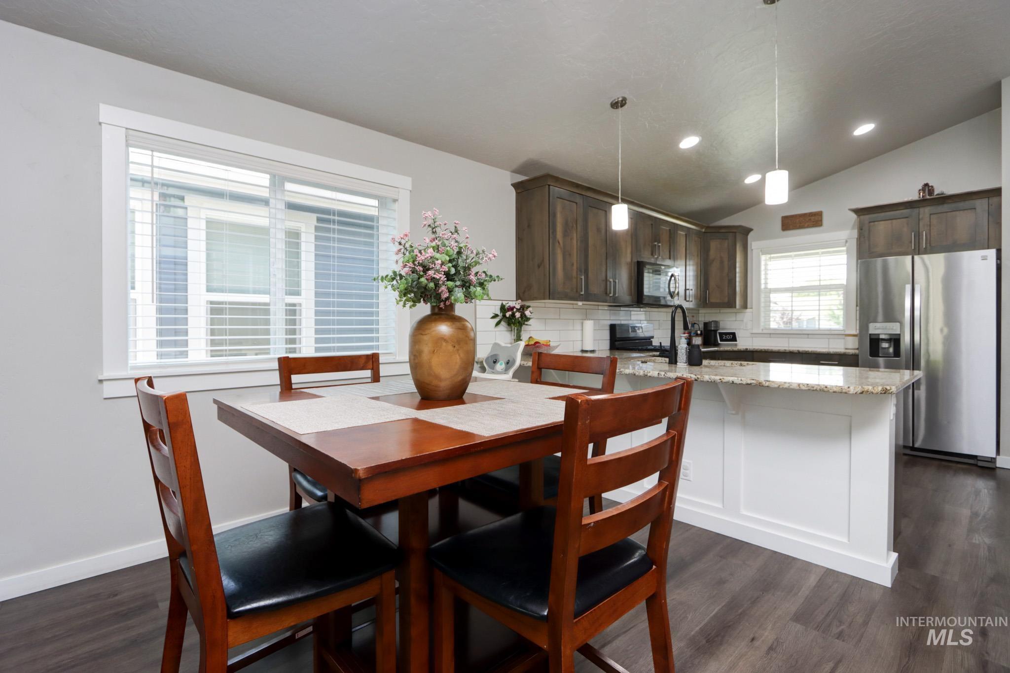 204 Crimson Cir E, Fruitland, Idaho 83619, 3 Bedrooms, 2 Bathrooms, Residential For Sale, Price $339,000, 98977871