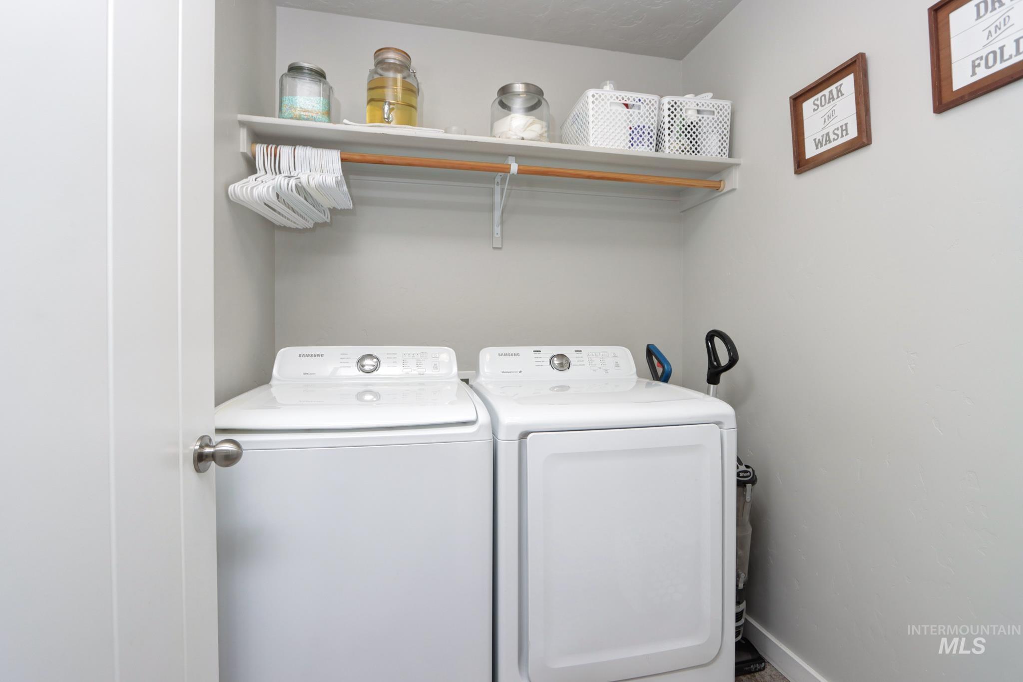 204 Crimson Cir E, Fruitland, Idaho 83619, 3 Bedrooms, 2 Bathrooms, Residential For Sale, Price $339,000, 98977871