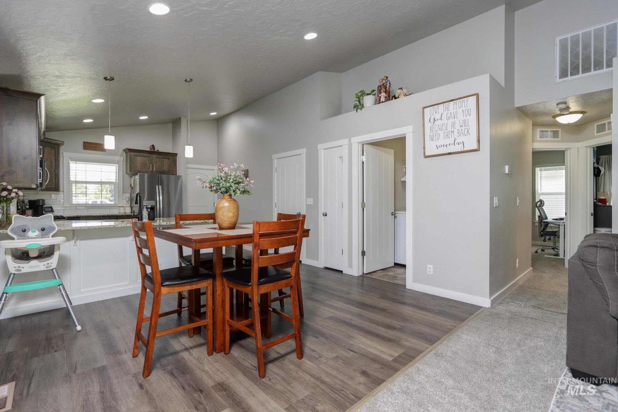 204 Crimson Cir E, Fruitland, Idaho 83619, 3 Bedrooms, 2 Bathrooms, Residential For Sale, Price $339,000, 98977871