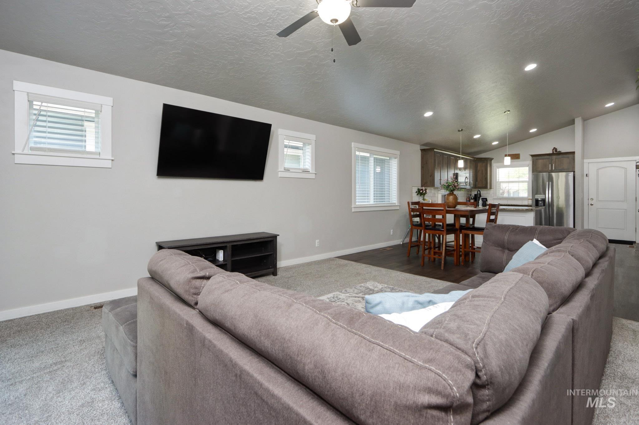 204 Crimson Cir E, Fruitland, Idaho 83619, 3 Bedrooms, 2 Bathrooms, Residential For Sale, Price $339,000, 98977871