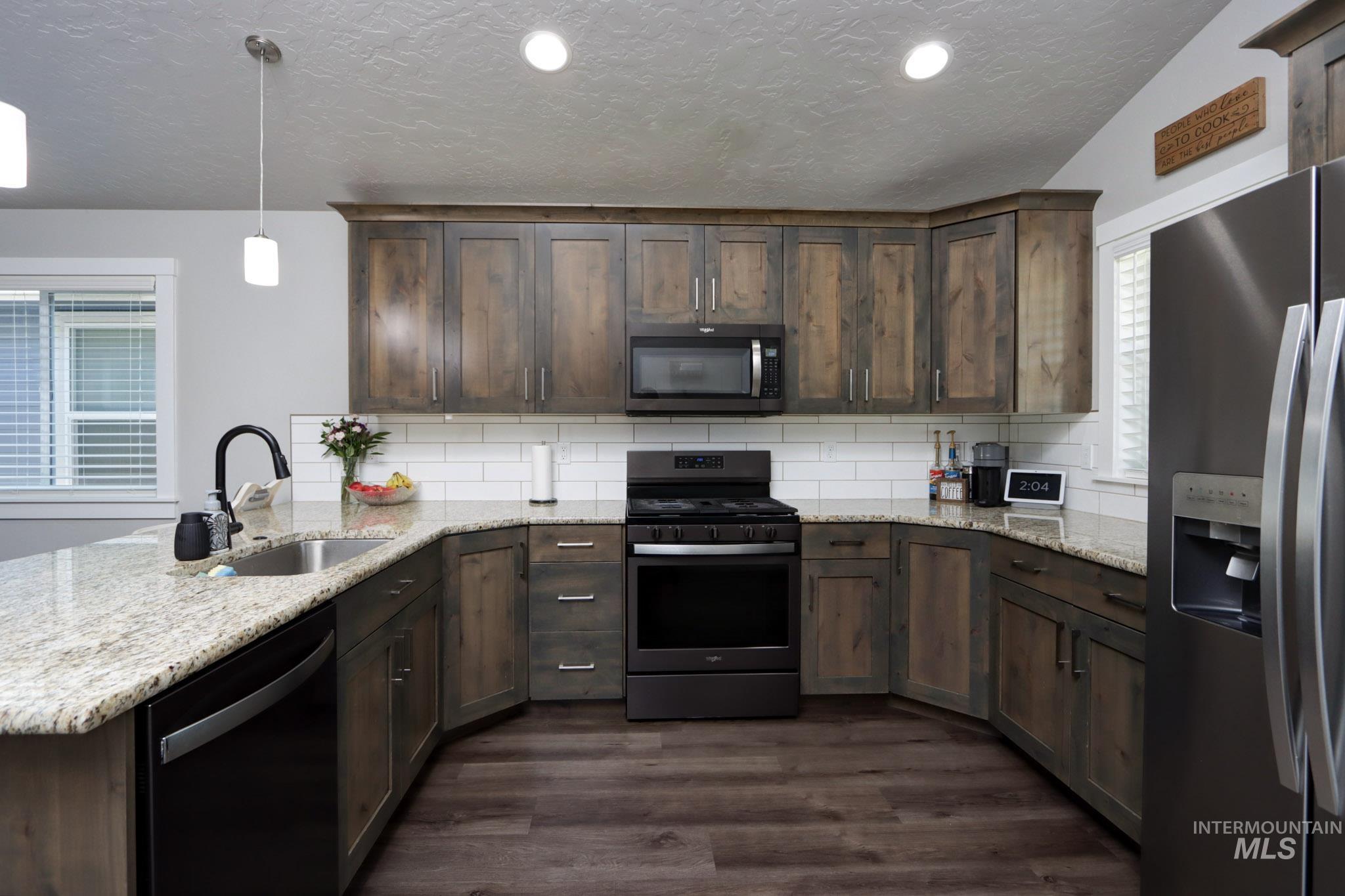 204 Crimson Cir E, Fruitland, Idaho 83619, 3 Bedrooms, 2 Bathrooms, Residential For Sale, Price $339,000, 98977871