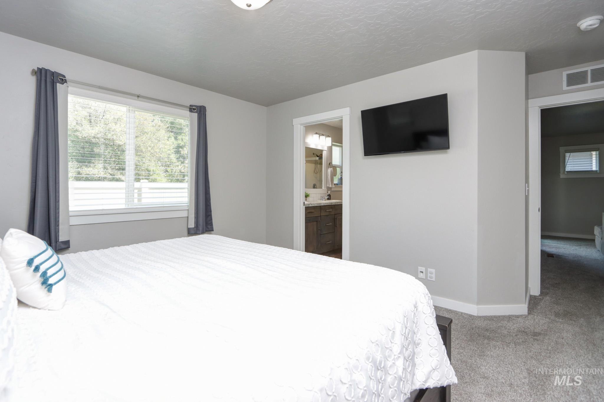 204 Crimson Cir E, Fruitland, Idaho 83619, 3 Bedrooms, 2 Bathrooms, Residential For Sale, Price $339,000, 98977871