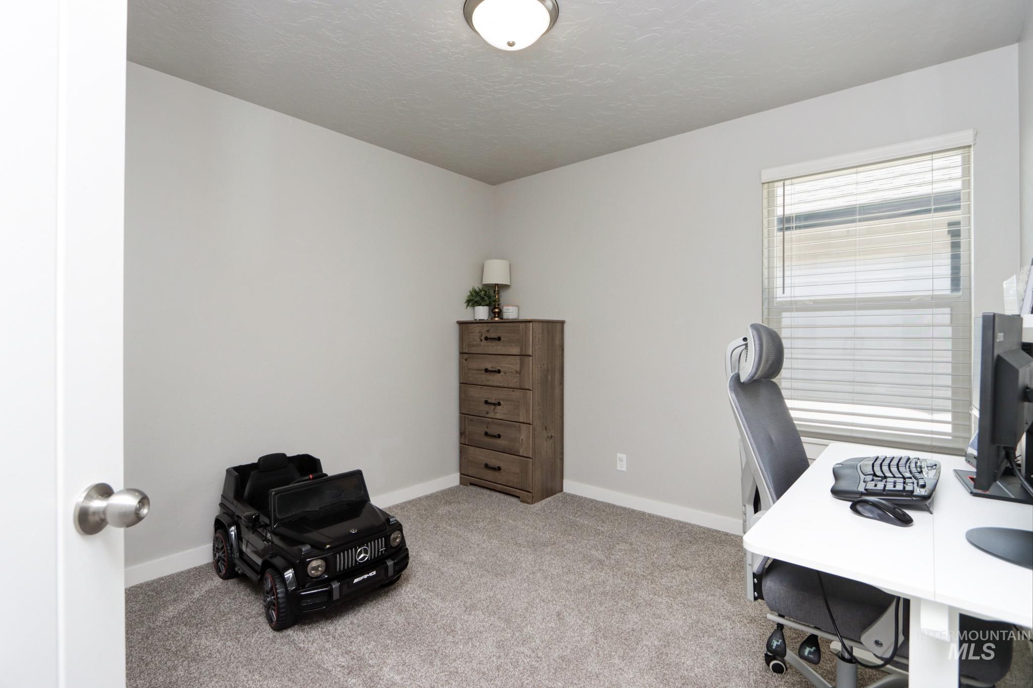 204 Crimson Cir E, Fruitland, Idaho 83619, 3 Bedrooms, 2 Bathrooms, Residential For Sale, Price $339,000, 98977871