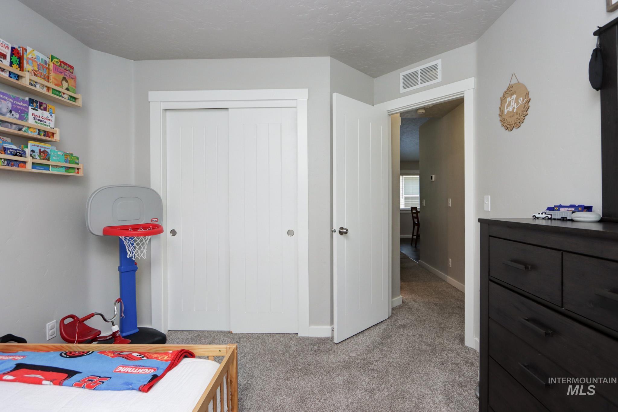 204 Crimson Cir E, Fruitland, Idaho 83619, 3 Bedrooms, 2 Bathrooms, Residential For Sale, Price $339,000, 98977871