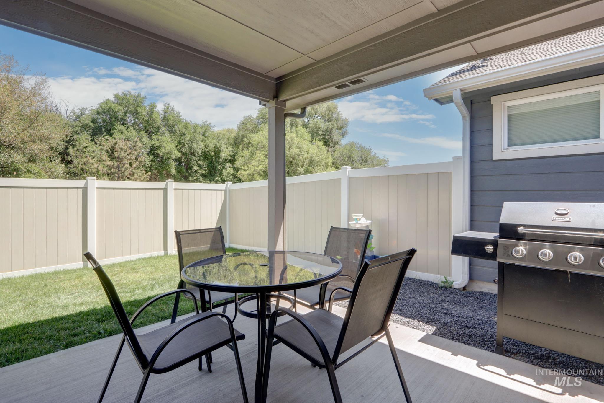 204 Crimson Cir E, Fruitland, Idaho 83619, 3 Bedrooms, 2 Bathrooms, Residential For Sale, Price $339,000, 98977871